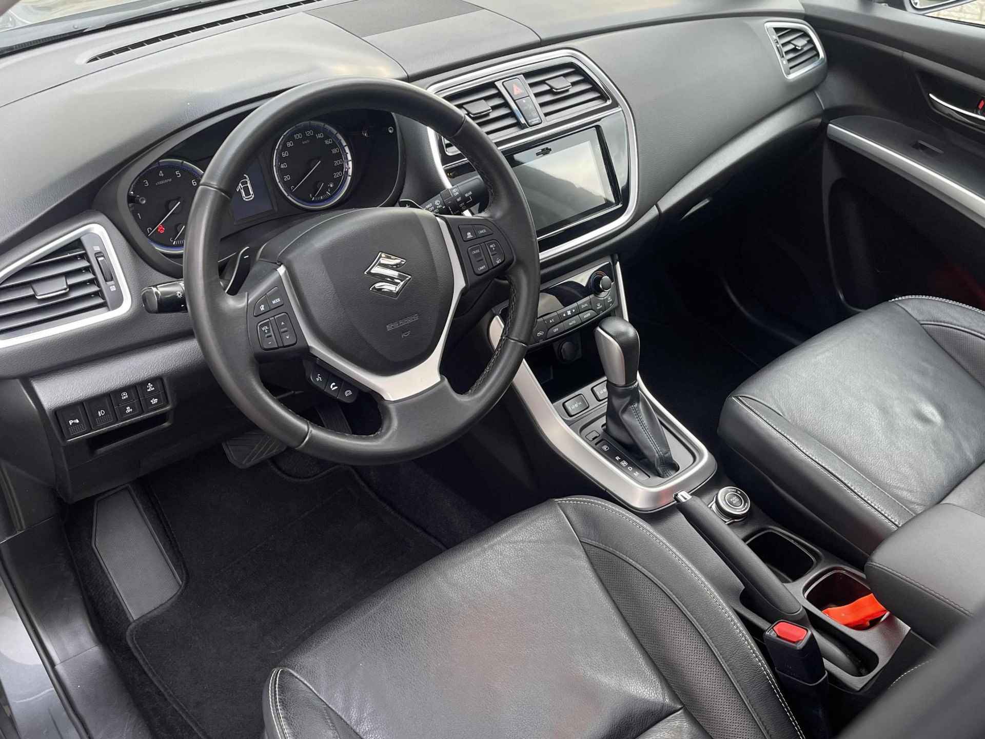 Suzuki Sx4 S-Cross 1.4 Boosterjet AllGrip Stijl Automaat | Lederen bekleding | Navigatiesysteem | All Gripp | Climate Control | Elektrisch schuif- kanteldak | Pakeersensoren voor- en achter | 36 maanden garantie - 10/43