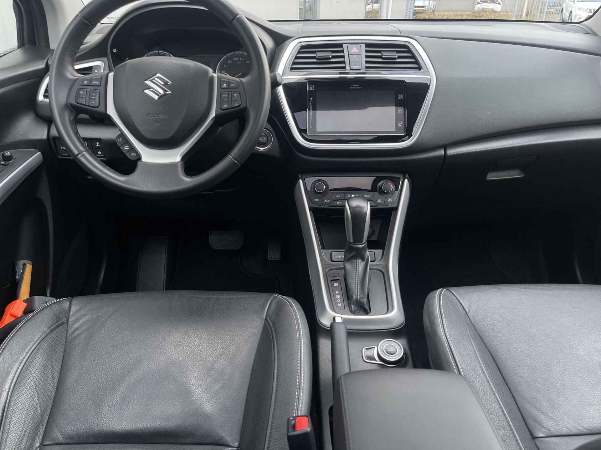 Suzuki Sx4 S-Cross 1.4 Boosterjet AllGrip Stijl Automaat | Lederen bekleding | Navigatiesysteem | All Gripp | Climate Control | Elektrisch schuif- kanteldak | Pakeersensoren voor- en achter | 36 maanden garantie - 37/43