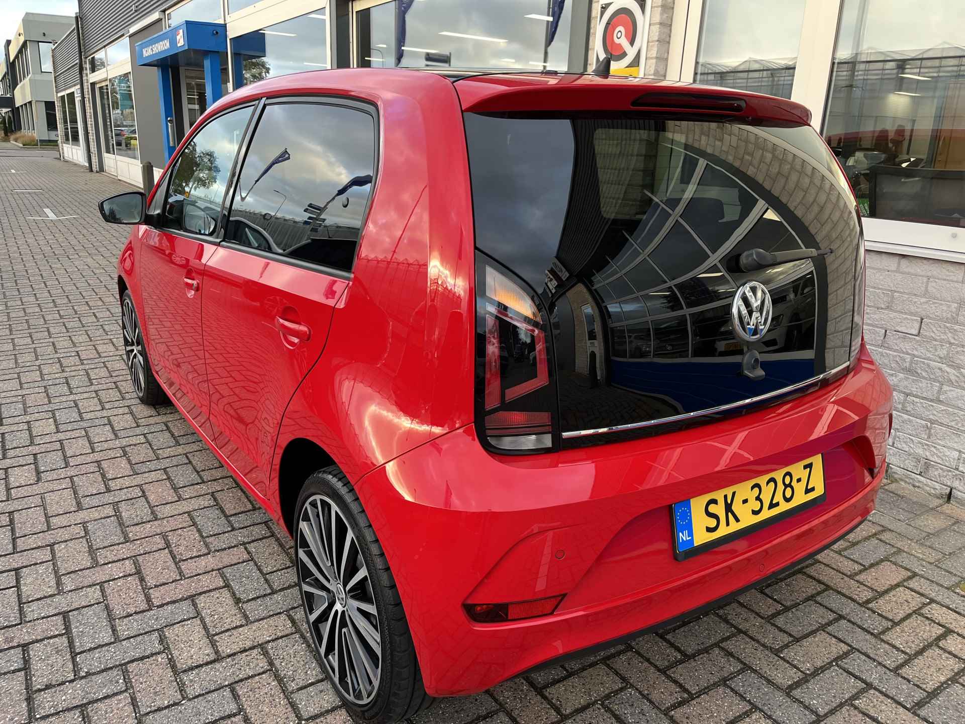 Volkswagen up! 1.0 high up! / CAMERA/ PARK. SENSOREN/ ZEER ZUINIG/ CRUISE/ BLUETOOTH/ AIRCO/ - 6/37