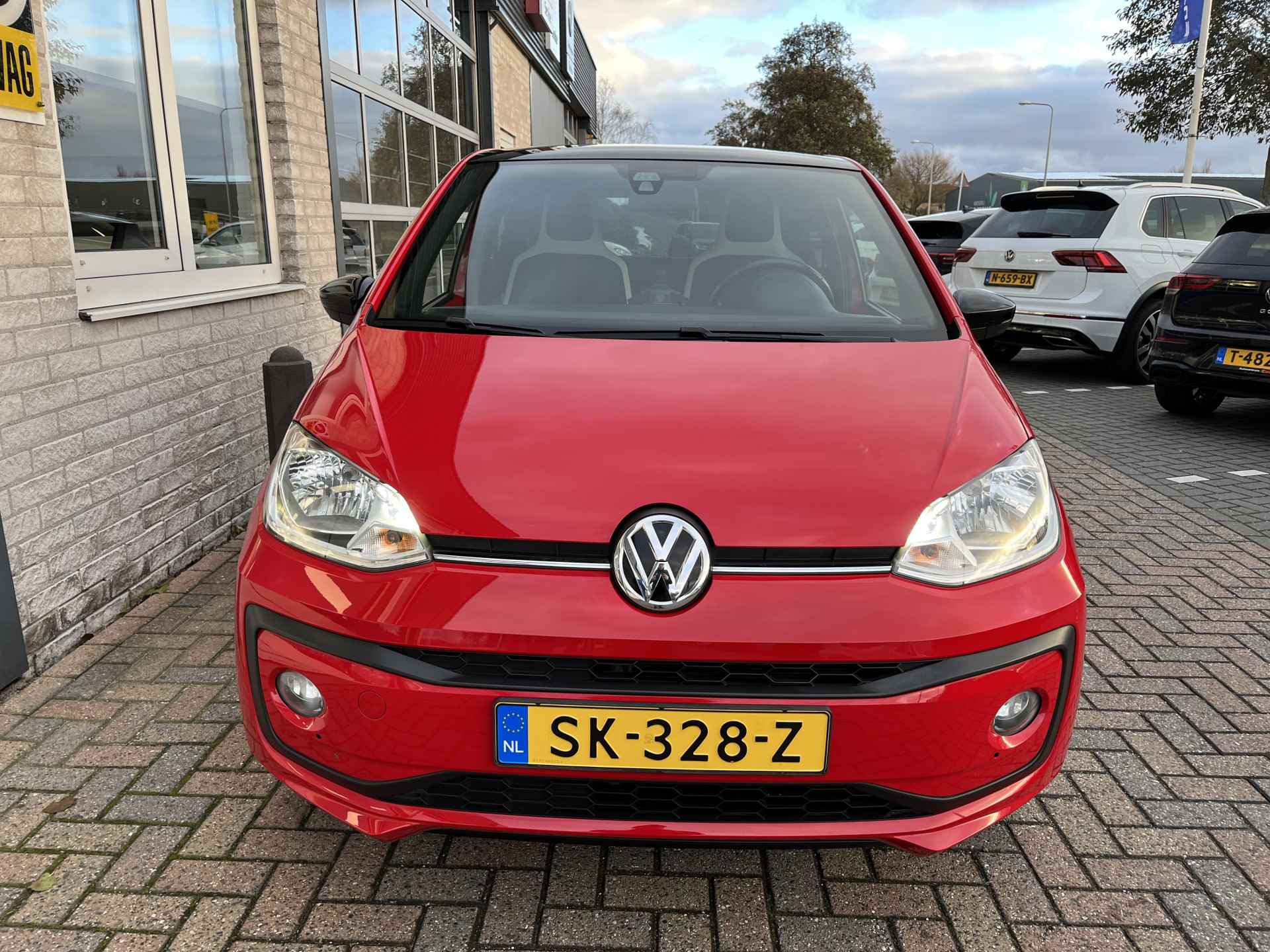 Volkswagen up! 1.0 high up! / CAMERA/ PARK. SENSOREN/ ZEER ZUINIG/ CRUISE/ BLUETOOTH/ AIRCO/ - 30/37