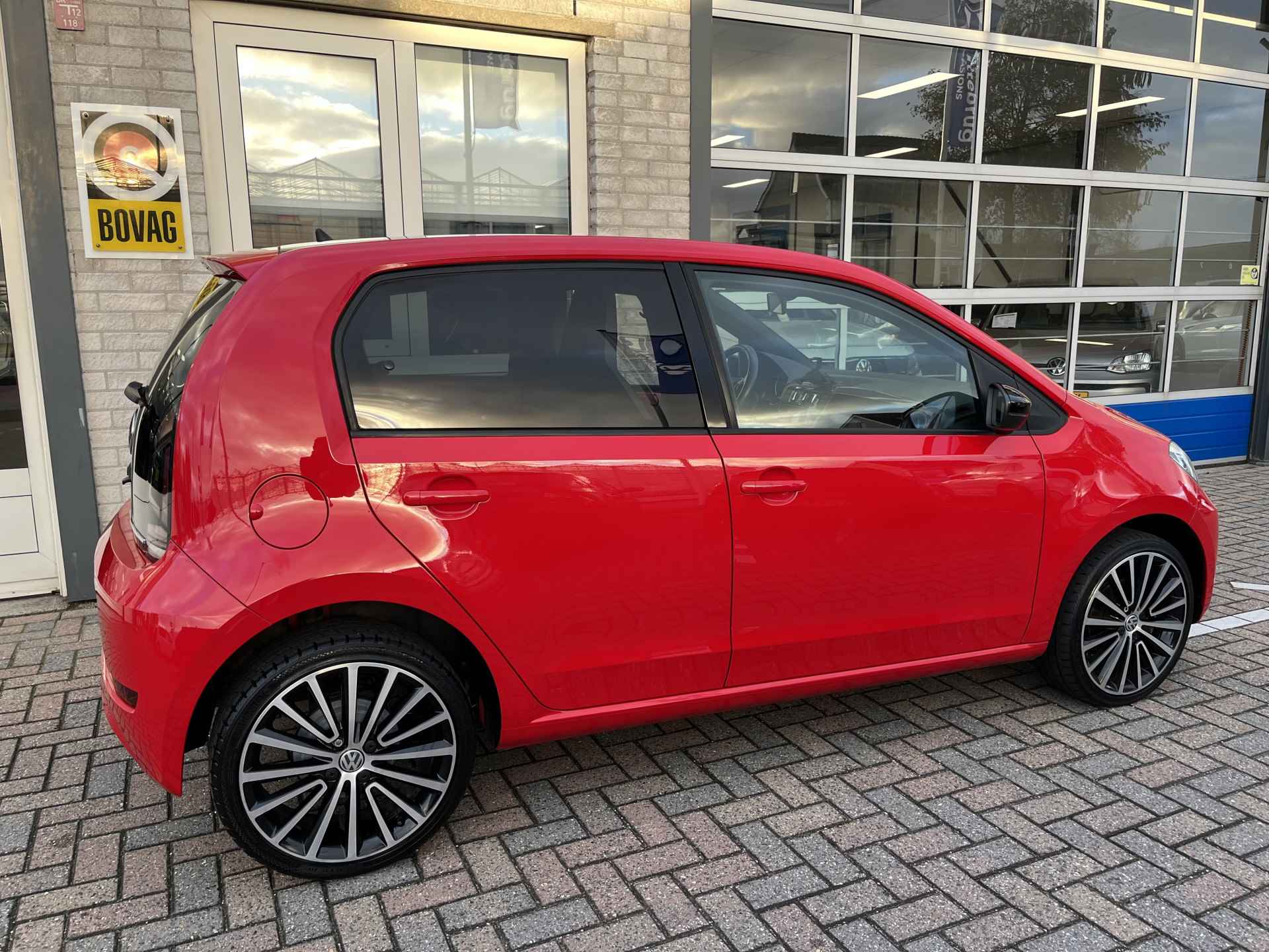 Volkswagen up! 1.0 high up! / CAMERA/ PARK. SENSOREN/ ZEER ZUINIG/ CRUISE/ BLUETOOTH/ AIRCO/ - 33/37