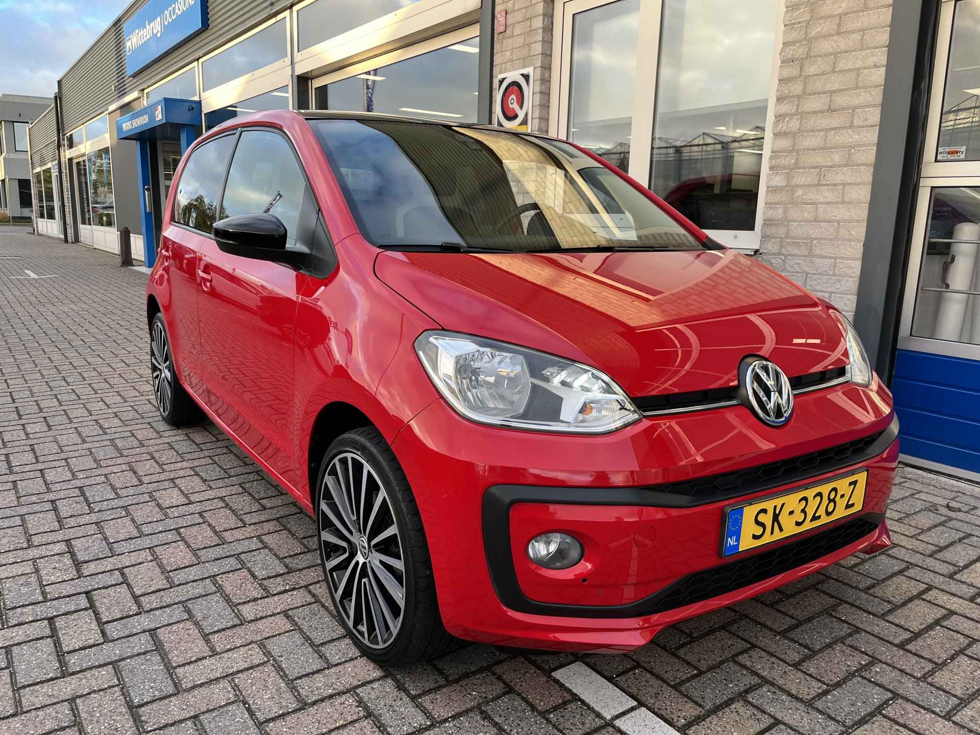 Volkswagen up! 1.0 high up! / CAMERA/ PARK. SENSOREN/ ZEER ZUINIG/ CRUISE/ BLUETOOTH/ AIRCO/ - 34/37