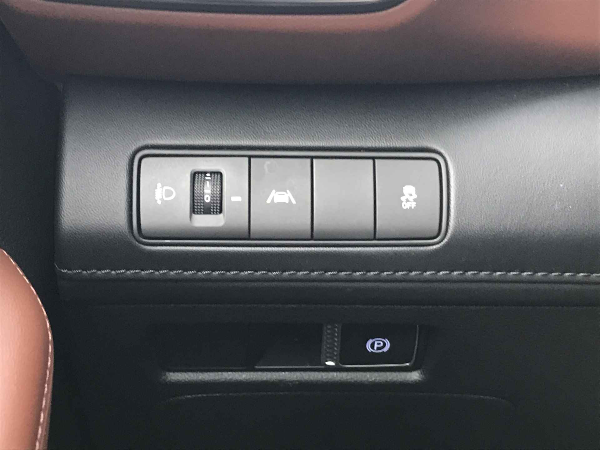 Hyundai Santa Fe 230pk HEV 7-Zits Comfort Smart Automaat | Leder | Climate | Keyless | Camera | Winterpakket | Parkeer Assistent | Elektrische St - 22/29