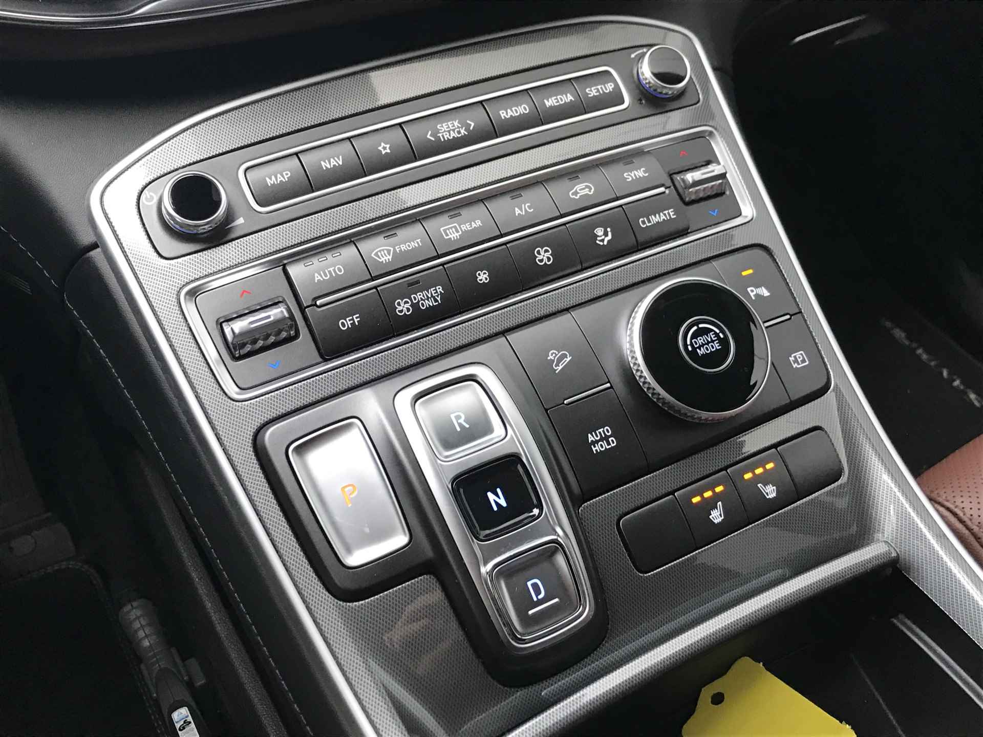 Hyundai Santa Fe 230pk HEV 7-Zits Comfort Smart Automaat | Leder | Climate | Keyless | Camera | Winterpakket | Parkeer Assistent | Elektrische St - 29/29