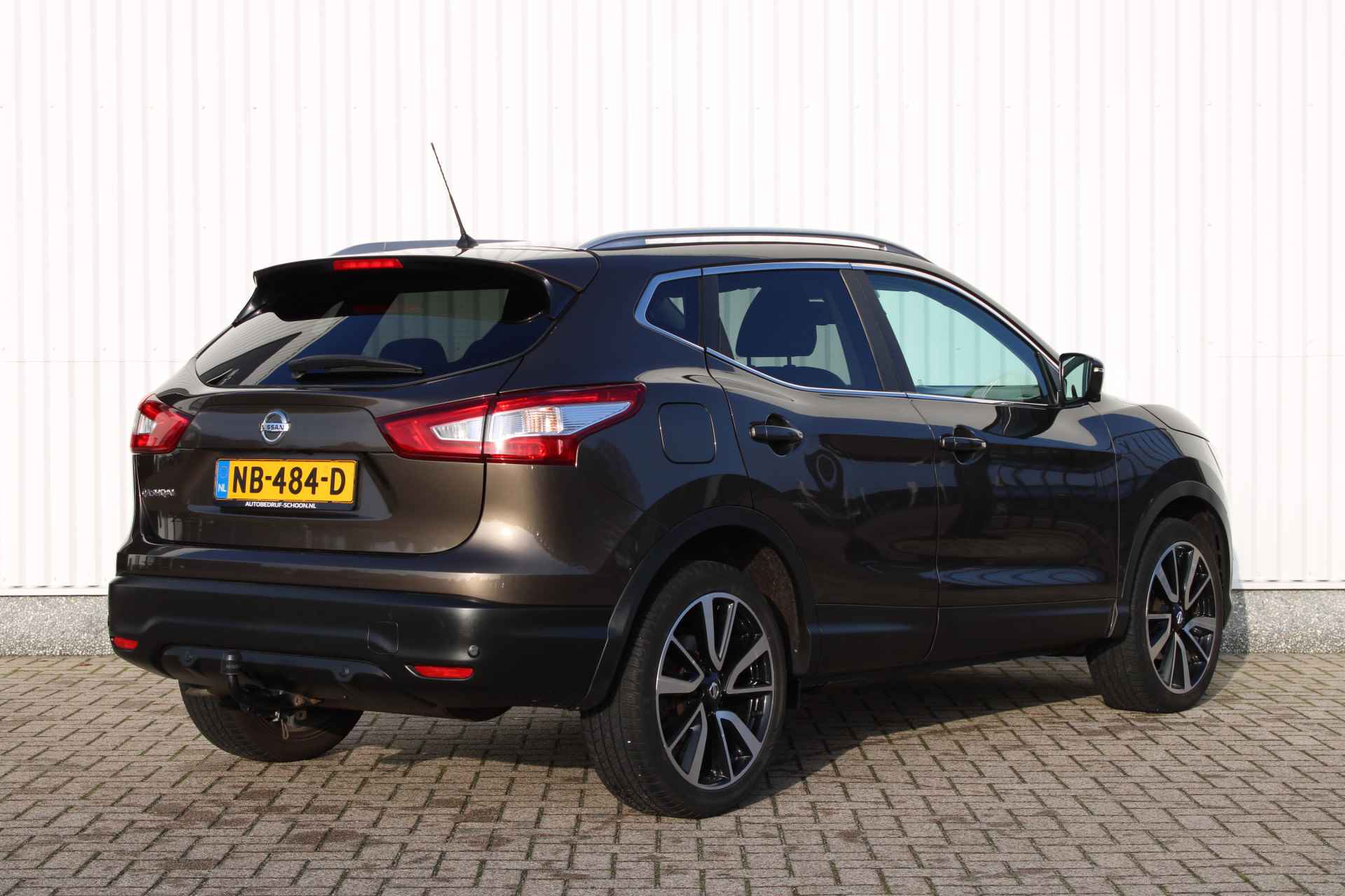 Nissan QASHQAI 1.6 dCi Tekna | 360 CAMERA | LEDER | STOELVERWARMING | PANORAMADAK | NAVIGATIE - 4/27