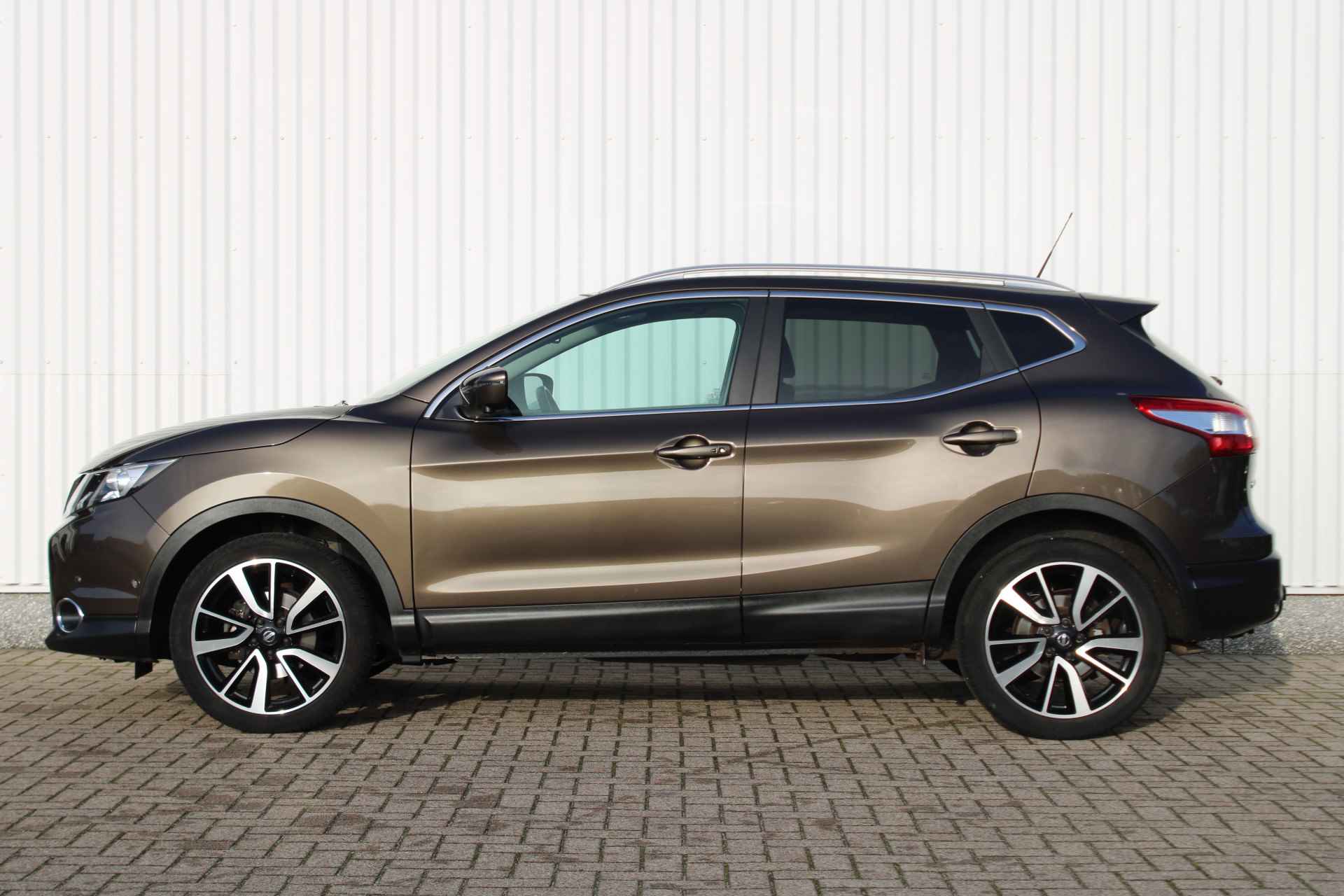 Nissan QASHQAI 1.6 dCi Tekna | 360 CAMERA | LEDER | STOELVERWARMING | PANORAMADAK | NAVIGATIE - 6/27