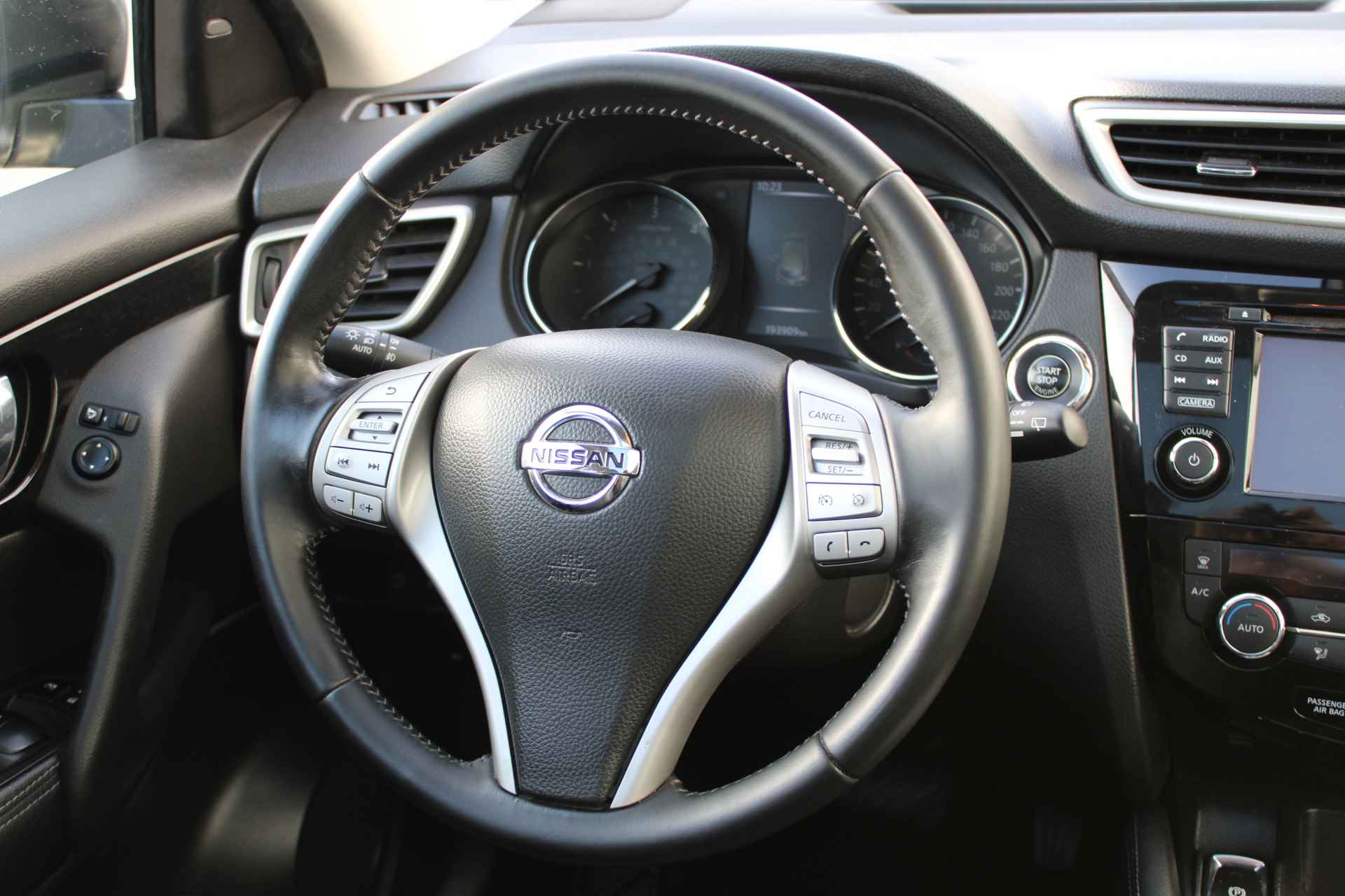 Nissan QASHQAI 1.6 dCi Tekna | 360 CAMERA | LEDER | STOELVERWARMING | PANORAMADAK | NAVIGATIE - 13/27