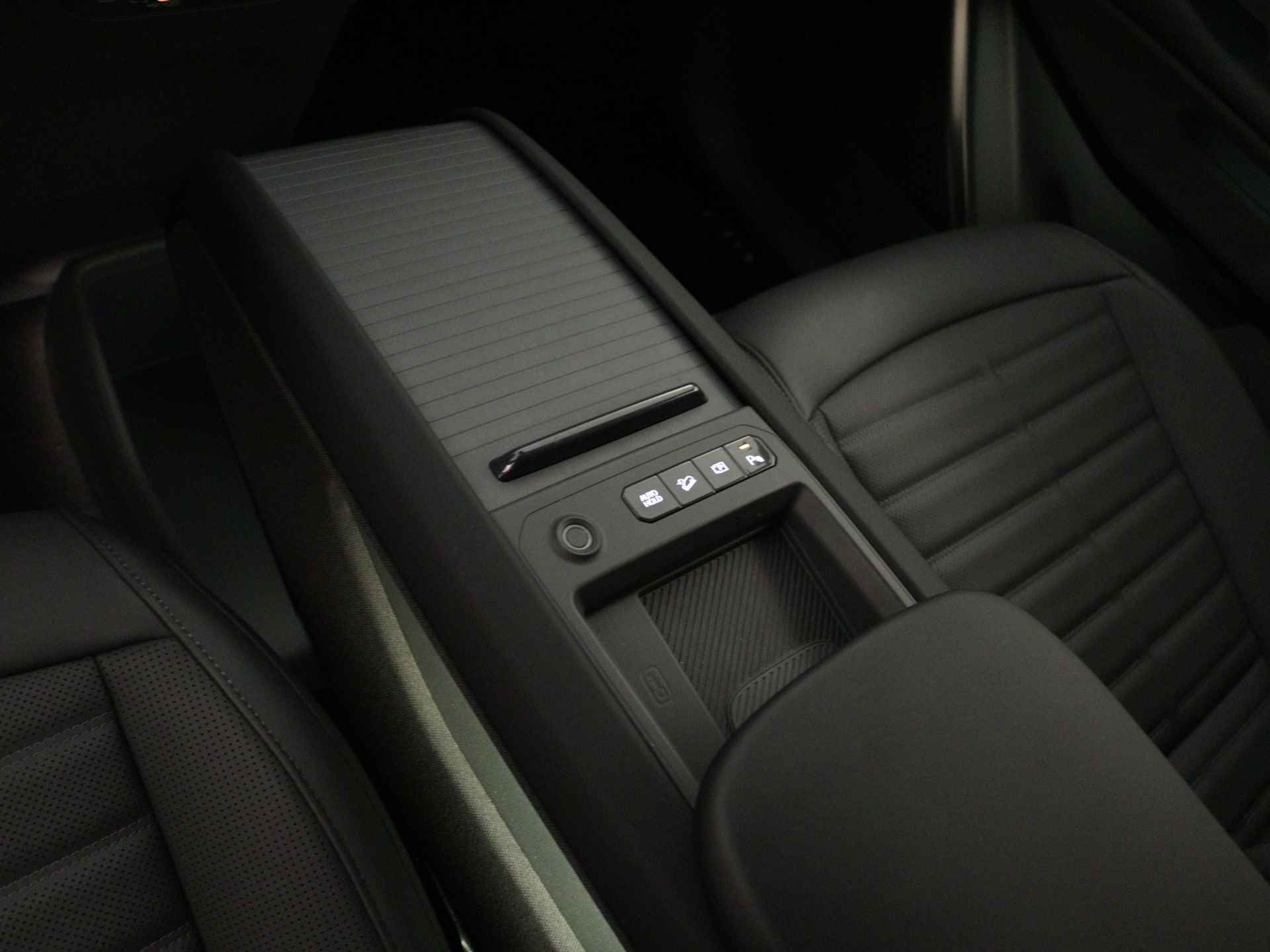 Kia EV9 Launch Edition 99.8 kWh | 7-zitter | Head Up Display | Leder | Per 1 Juli 2024 Beschikbaar | Inclusief KIA Garantie tot 30-10-2030 - 28/40