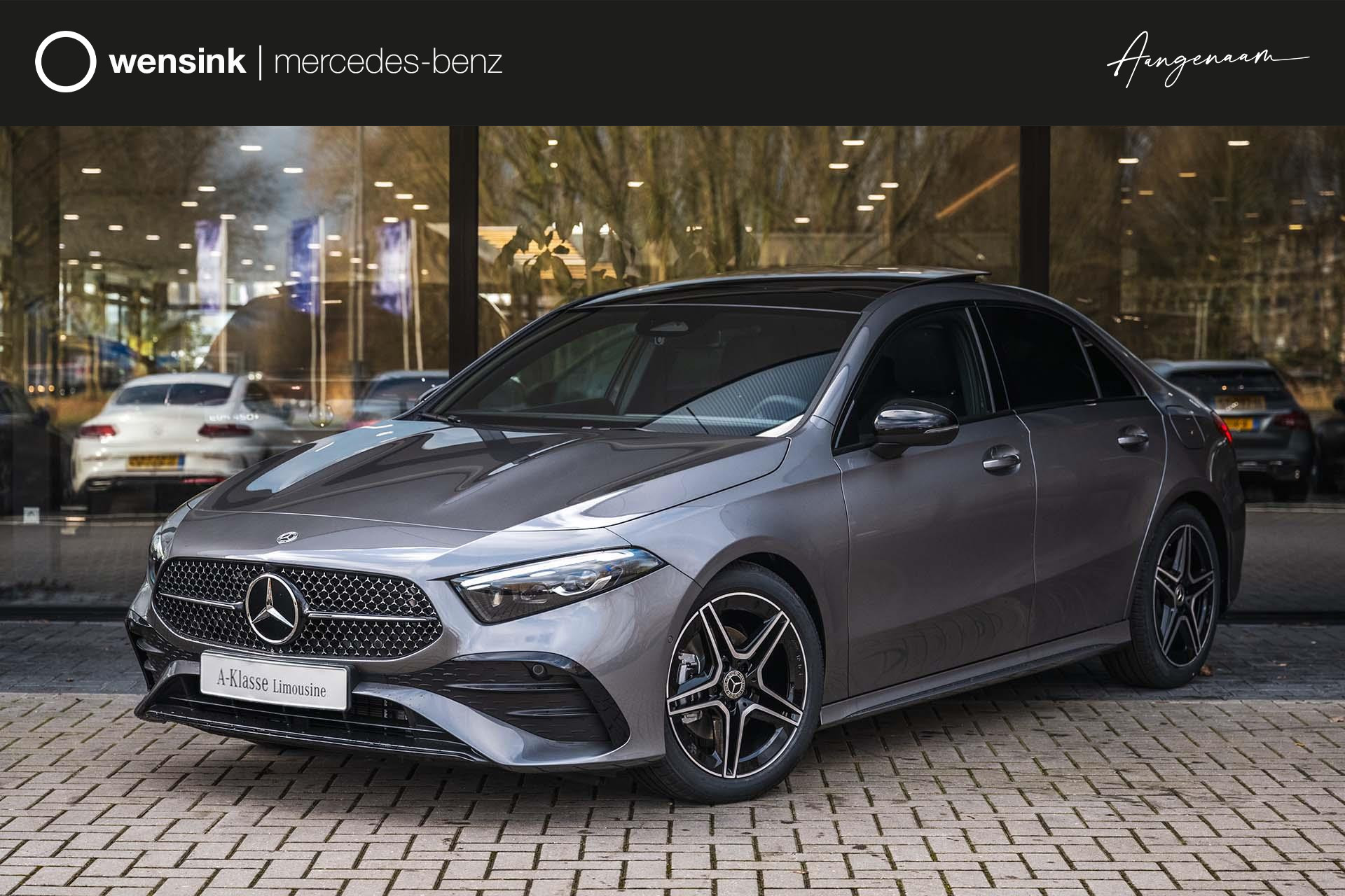 Mercedes-Benz A-klasse 180 Limousine AMG Line | Panorama-schuifdak | Navigatie | Stoelverwarming | Sfeerverlichting | KEYLESS GO | Achteruitrijcamera
