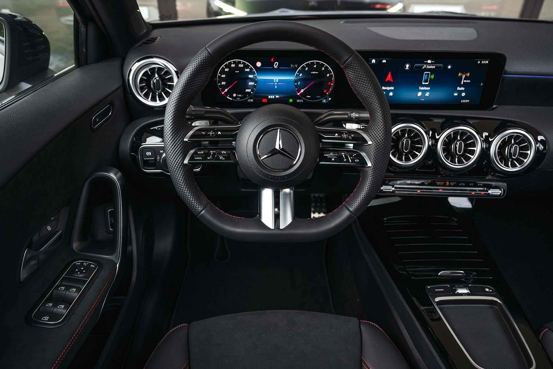 Mercedes-Benz A-klasse 180 Limousine AMG Line | Panorama-schuifdak | Navigatie | Stoelverwarming | Sfeerverlichting | KEYLESS GO | Achteruitrijcamera - 5/30