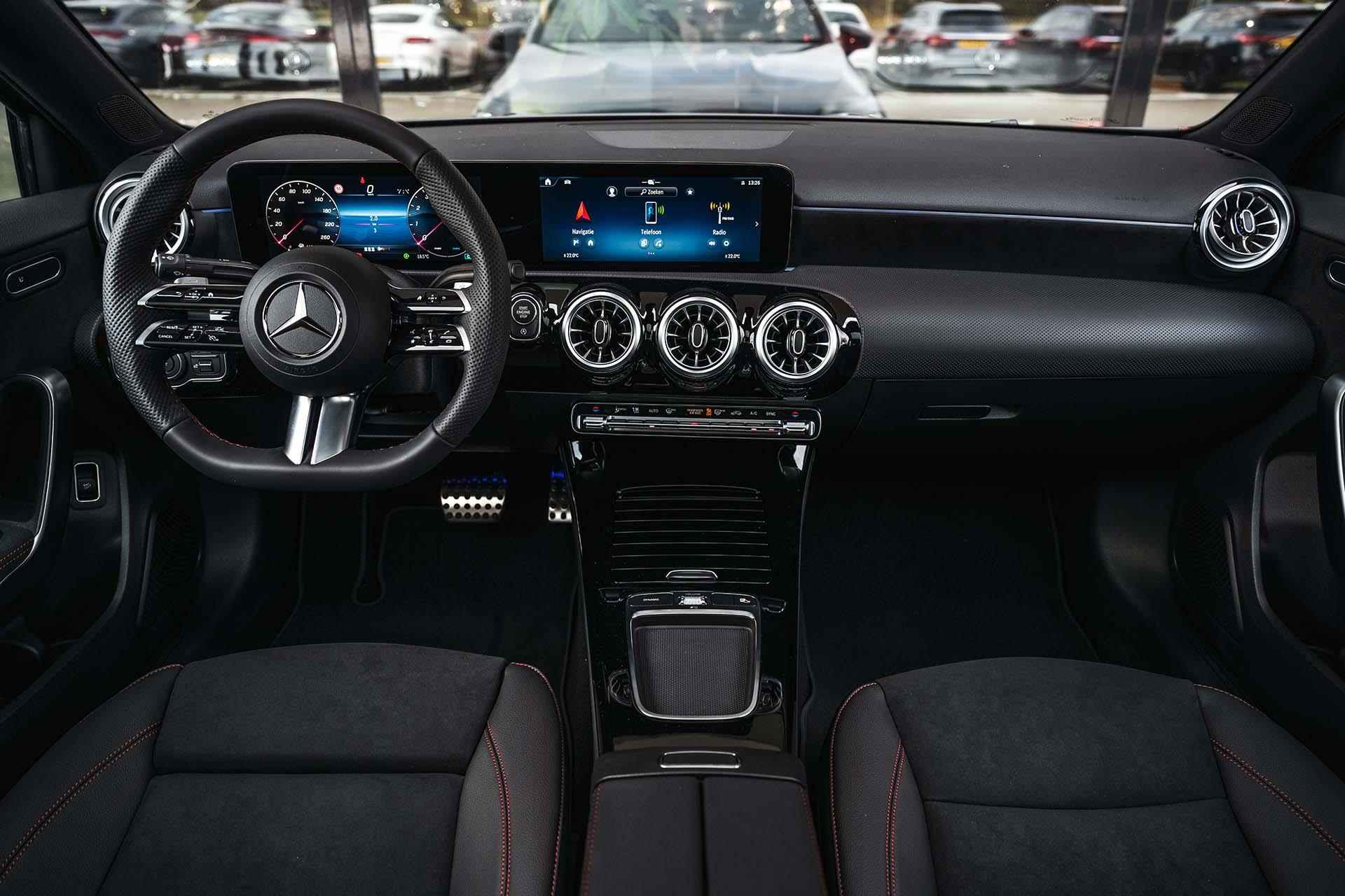 Mercedes-Benz A-klasse 180 Limousine AMG Line | Panorama-schuifdak | Navigatie | Stoelverwarming | Sfeerverlichting | KEYLESS GO | Achteruitrijcamera - 6/30