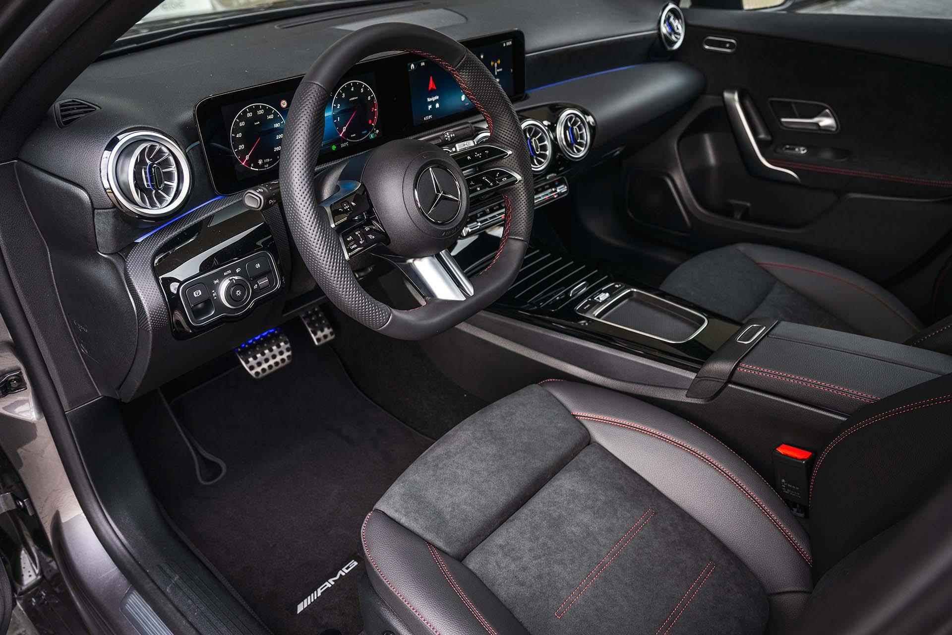 Mercedes-Benz A-klasse 180 Limousine AMG Line | Panorama-schuifdak | Navigatie | Stoelverwarming | Sfeerverlichting | KEYLESS GO | Achteruitrijcamera - 17/30