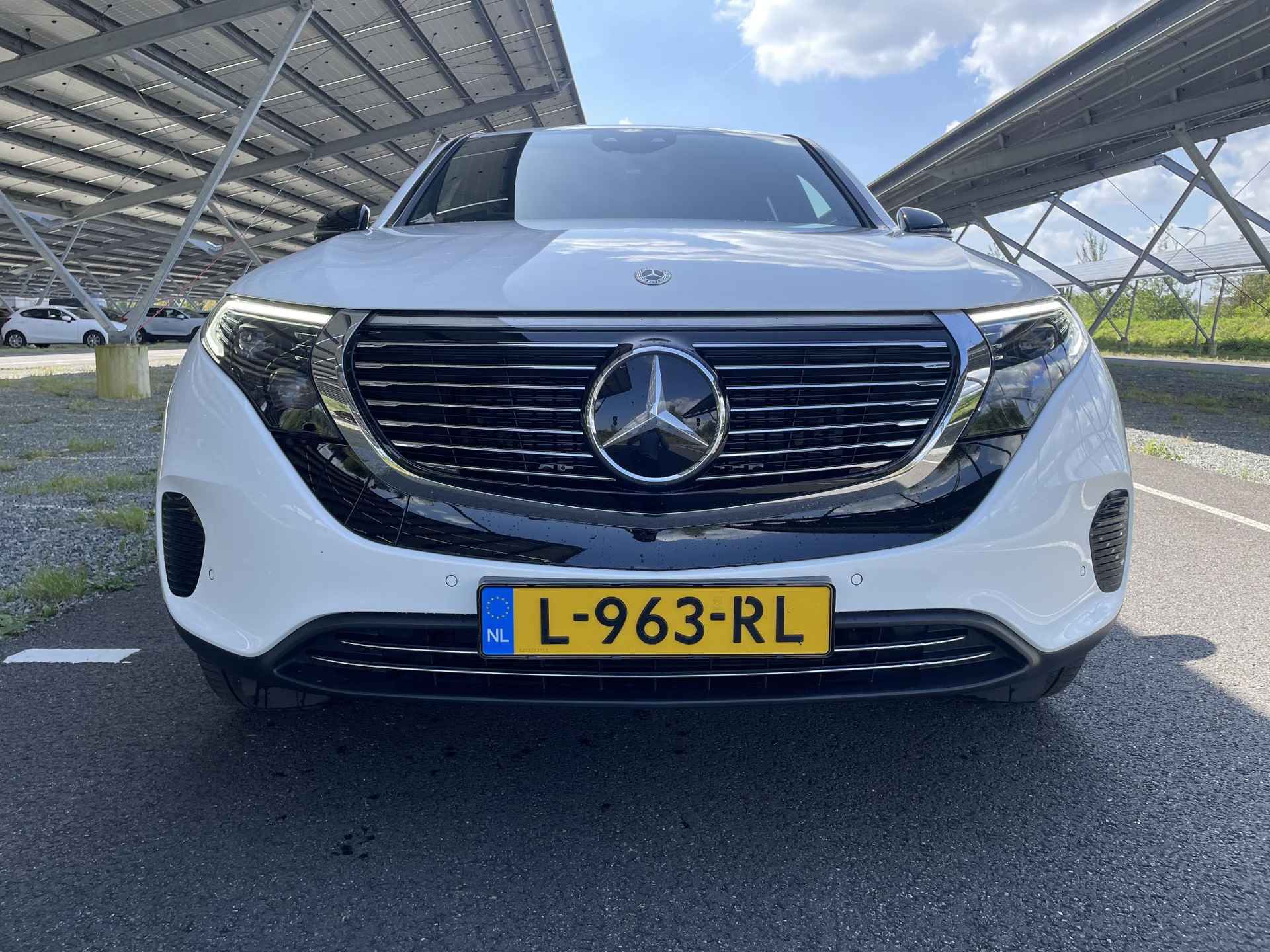 Mercedes-Benz EQC 400 4MATIC Premium Plus 80 kWh | Schuifdak | Sfeerverlichting | Rijassistentiepakket | Stoel/stuurverwarming | Parkeercamera | - 3/36