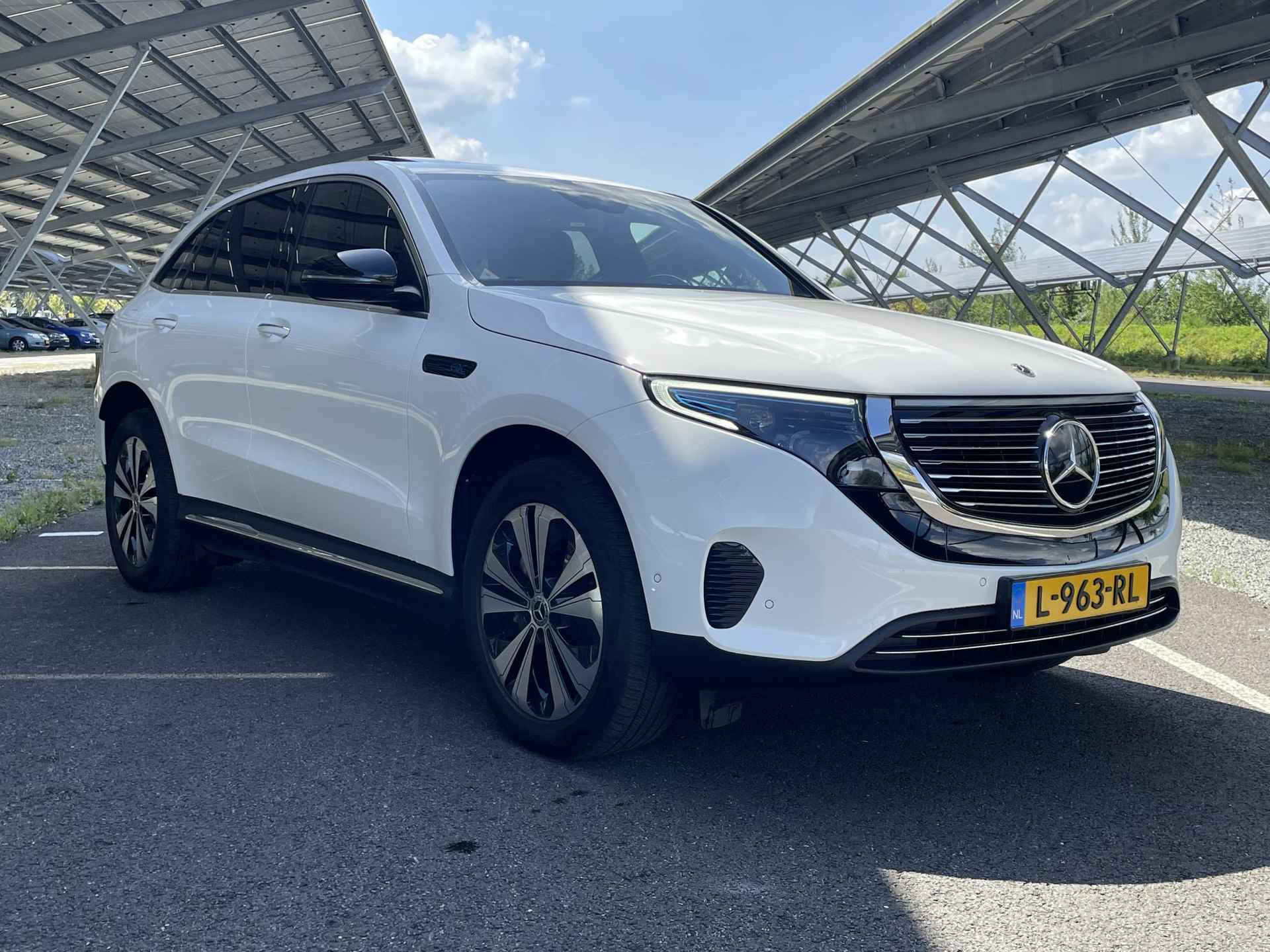 Mercedes-Benz EQC 400 4MATIC Premium Plus 80 kWh | Schuifdak | Sfeerverlichting | Rijassistentiepakket | Stoel/stuurverwarming | Parkeercamera | - 4/36