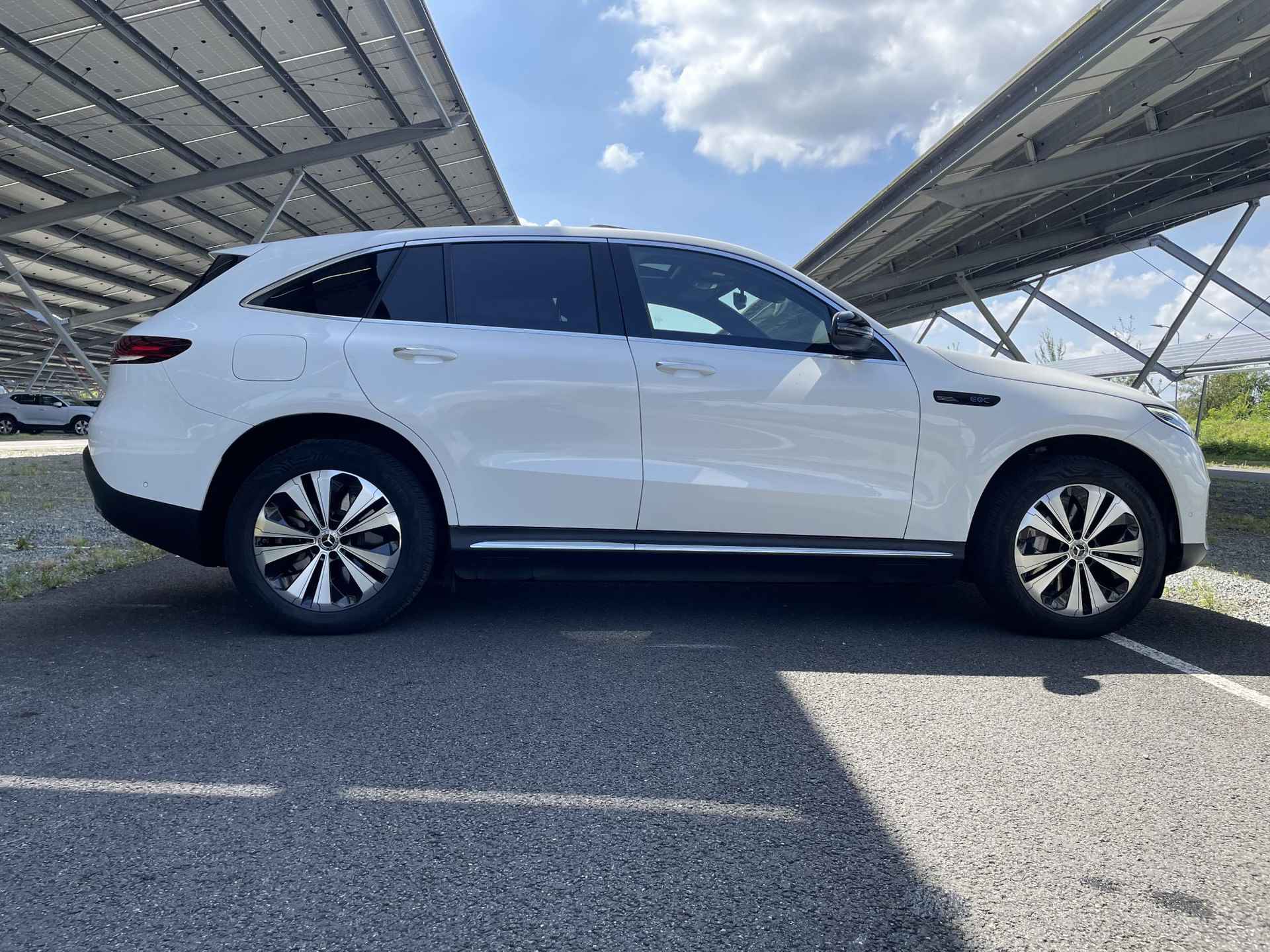 Mercedes-Benz EQC 400 4MATIC Premium Plus 80 kWh | Schuifdak | Sfeerverlichting | Rijassistentiepakket | Stoel/stuurverwarming | Parkeercamera | - 5/36