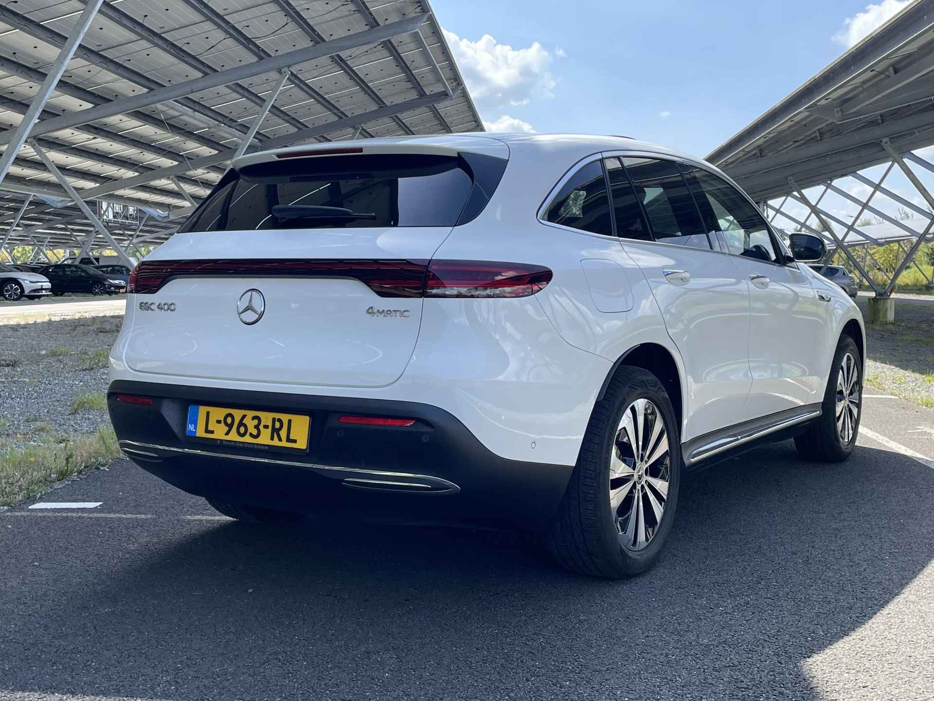 Mercedes-Benz EQC 400 4MATIC Premium Plus 80 kWh | Schuifdak | Sfeerverlichting | Rijassistentiepakket | Stoel/stuurverwarming | Parkeercamera | - 6/36