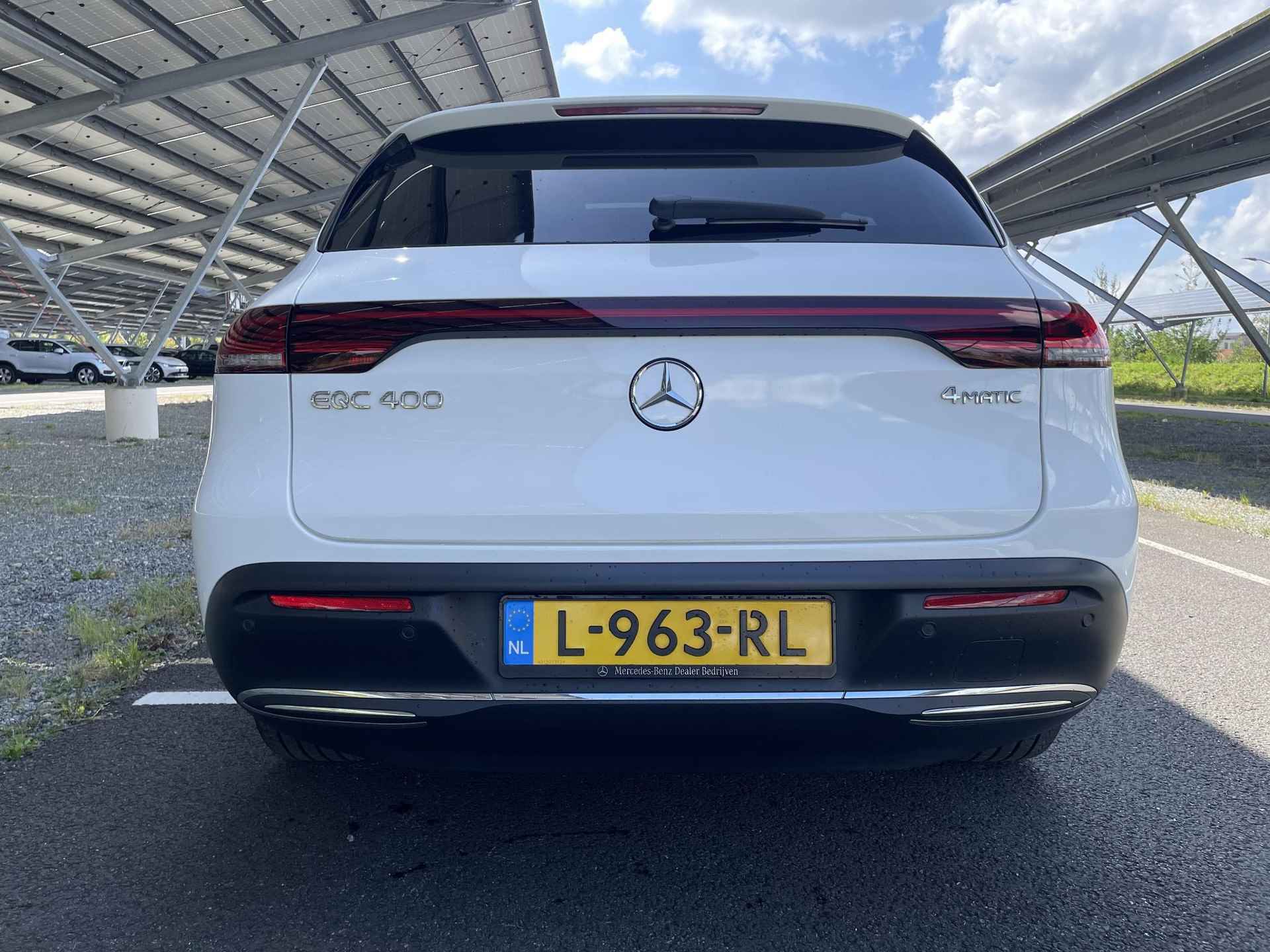 Mercedes-Benz EQC 400 4MATIC Premium Plus 80 kWh | Schuifdak | Sfeerverlichting | Rijassistentiepakket | Stoel/stuurverwarming | Parkeercamera | - 7/36