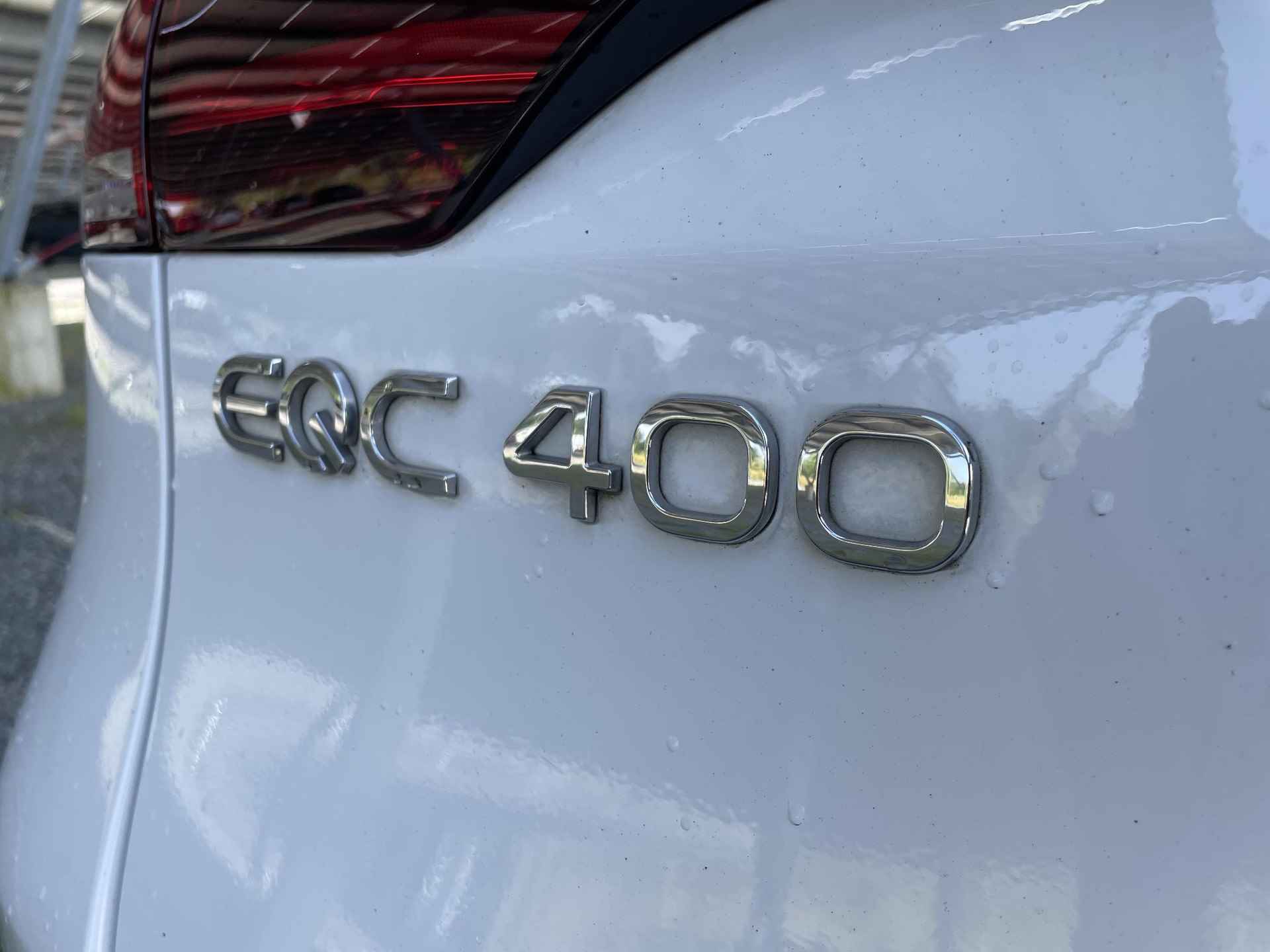 Mercedes-Benz EQC 400 4MATIC Premium Plus 80 kWh | Schuifdak | Sfeerverlichting | Rijassistentiepakket | Stoel/stuurverwarming | Parkeercamera | - 32/36