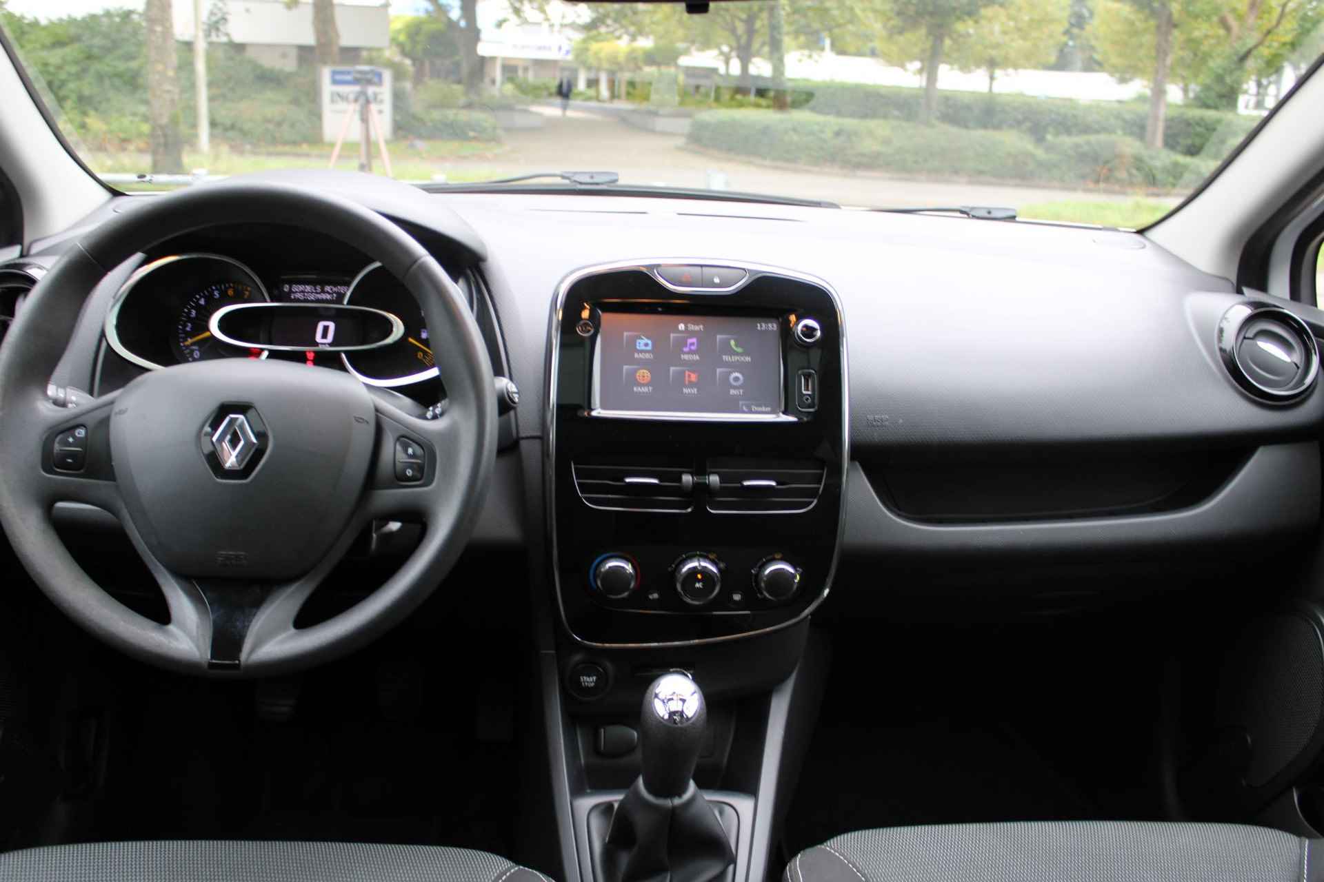 Renault Clio Estate 0.9 TCe 90 Night&Day | Panorama dak | Cruise control | Navigatiesysteem - 4/36