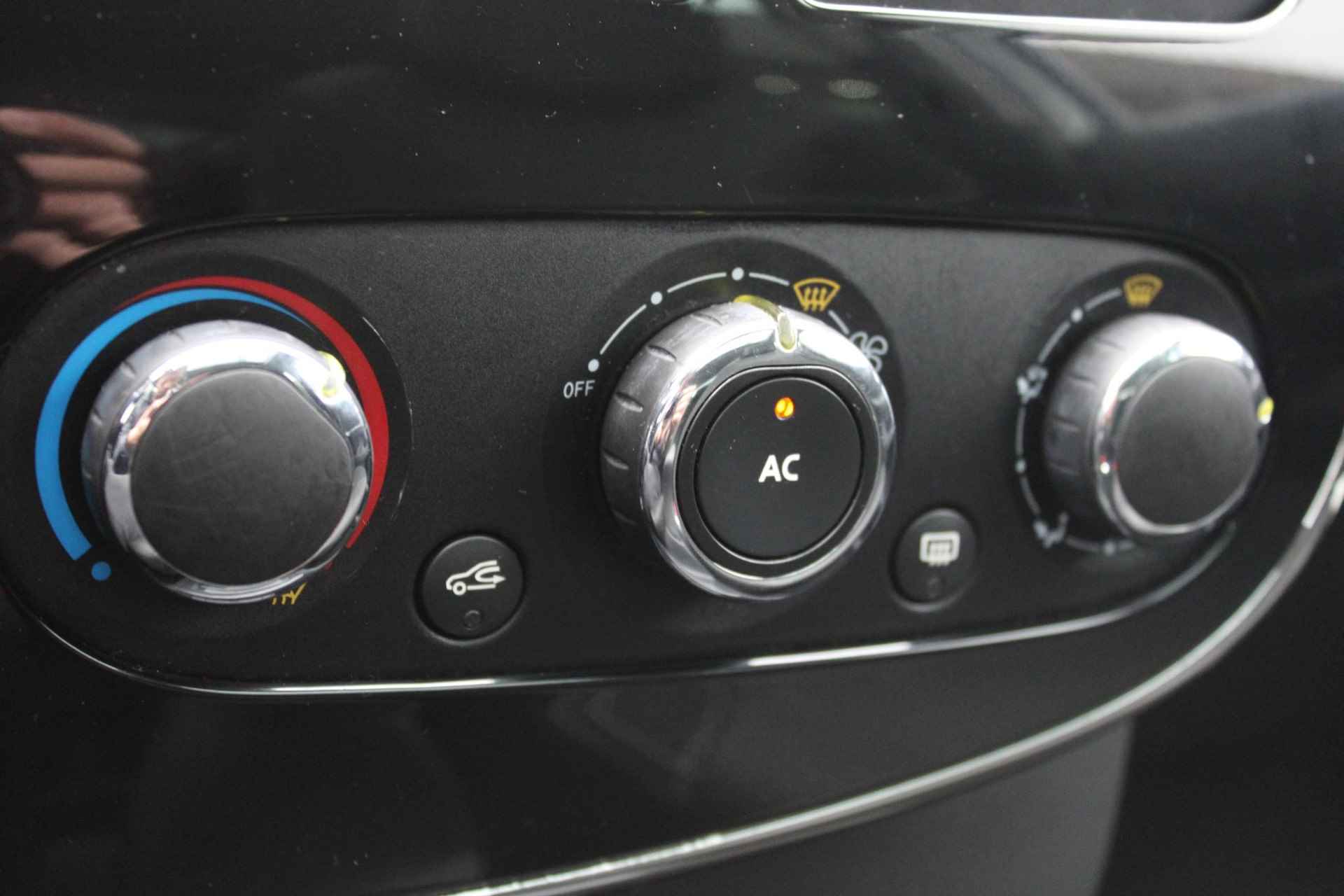 Renault Clio Estate 0.9 TCe 90 Night&Day | Panorama dak | Cruise control | Navigatiesysteem - 13/36