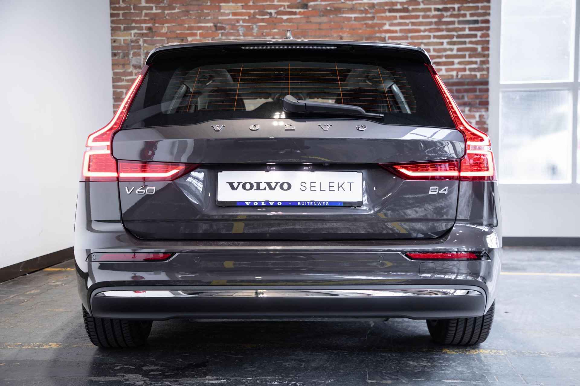 Volvo V60 B4 Automaat Plus Bright | Parkeerverwarming | 360° parkeercamera | Stoelverwarming | Parkeersensoren voor + achter | Harman Kardon premium audio | wegklapbare trekhaak | Lederen bekleding | elektrisch glazen panoramadak - 10/35
