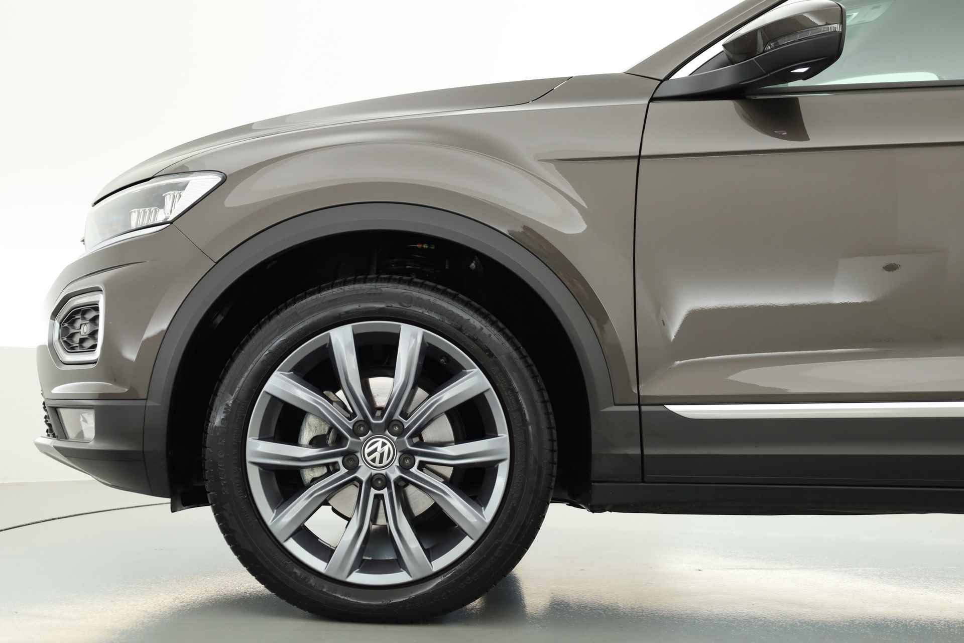 Volkswagen T-Roc 1.5 TSI Sport 150pk | Camera | 18'' | Adapt. Cruise | Navi | Elek. Achterklep - 23/26