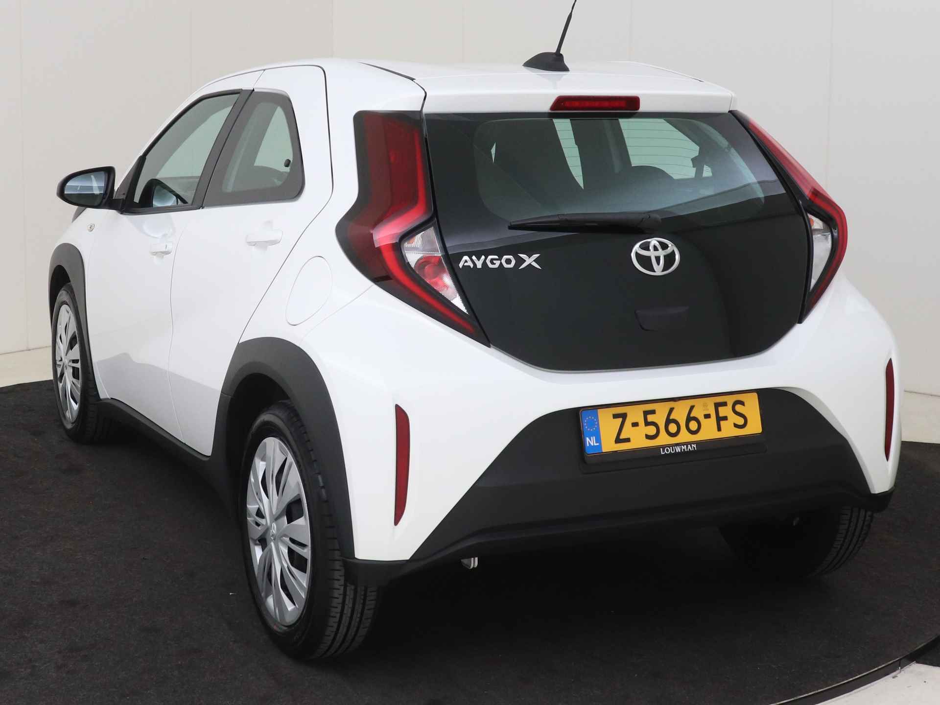 Toyota Aygo X 1.0 VVT-i MT Play I Apple Carplay/Android Auto I Airco I 5 Deurs I Zuinig I USB I 1e Eigenaar I - 3/44