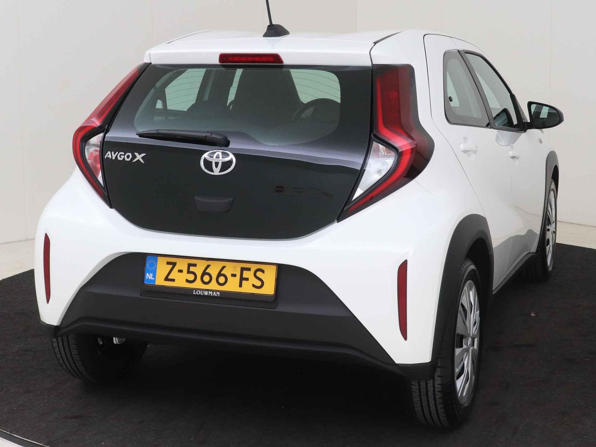 Toyota Aygo X 1.0 VVT-i MT Play I Apple Carplay/Android Auto I Airco I 5 Deurs I Zuinig I USB I 1e Eigenaar I - 18/44