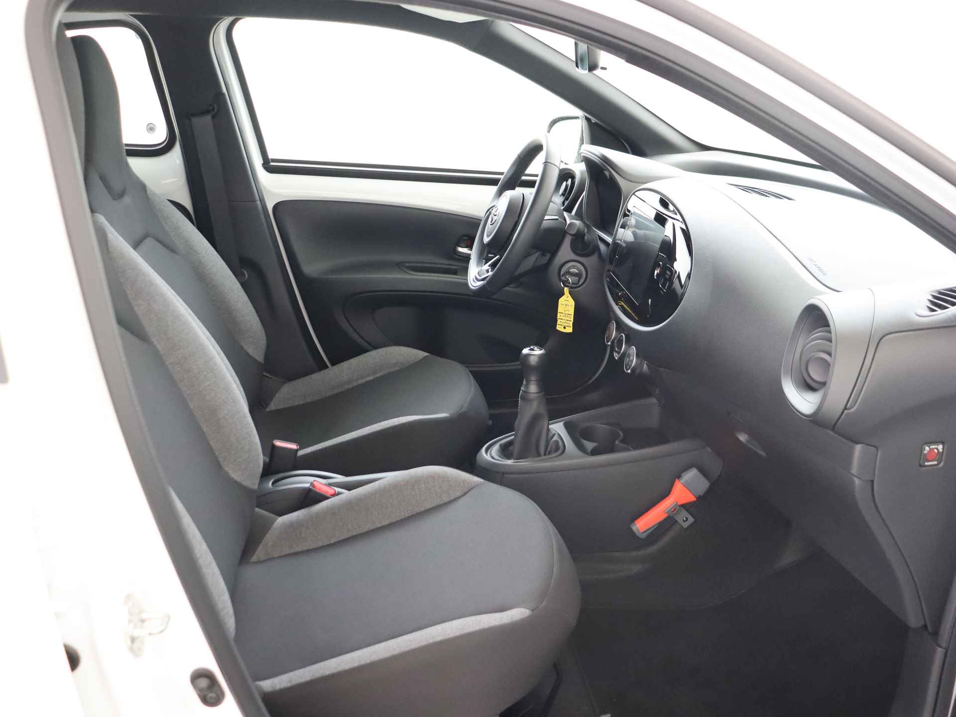 Toyota Aygo X 1.0 VVT-i MT Play I Apple Carplay/Android Auto I Airco I 5 Deurs I Zuinig I USB I 1e Eigenaar I - 30/44