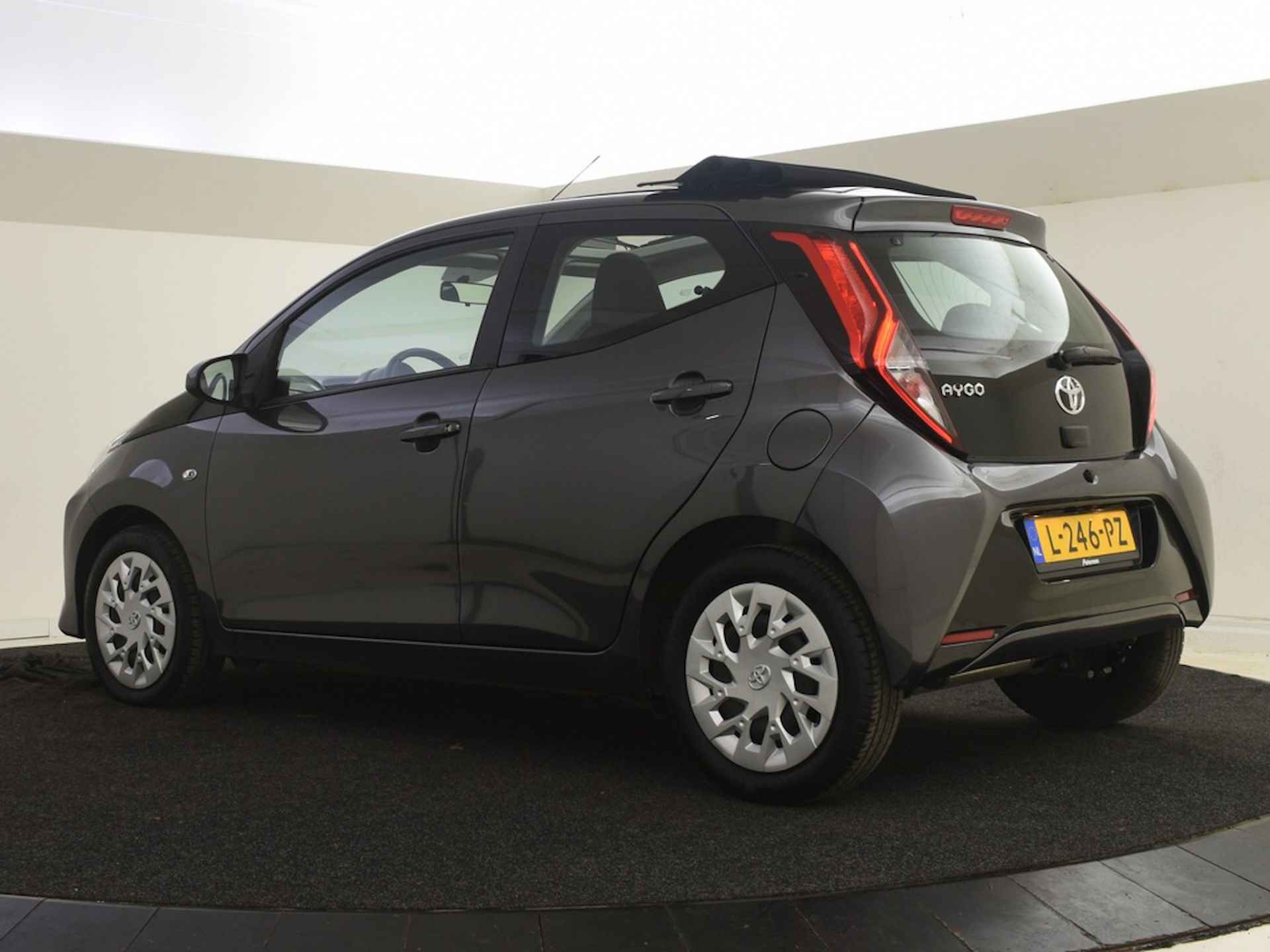 Toyota Aygo 1.0 VVT-i x-play| Automaat | Cabriotop | Camera - 7/29