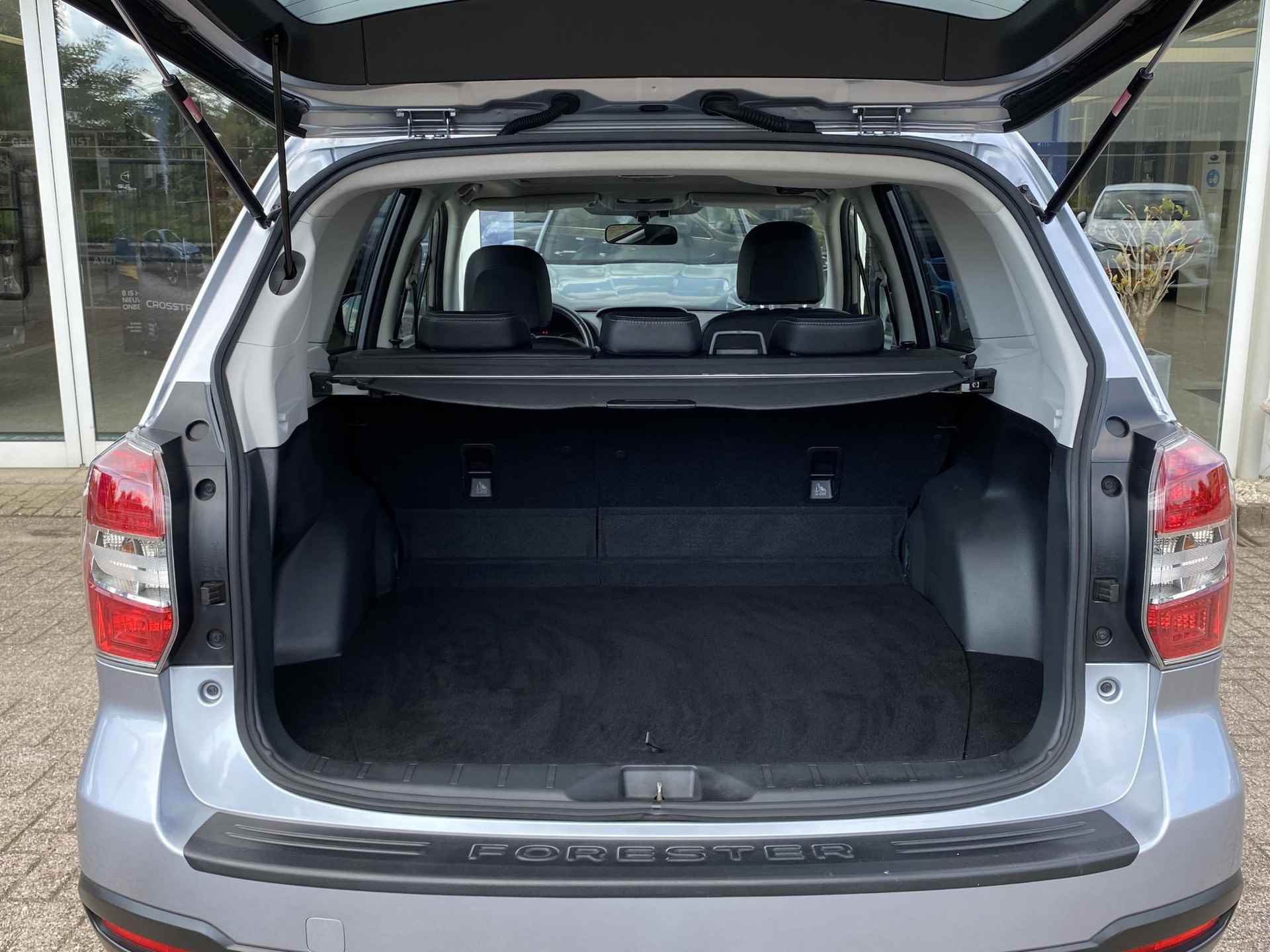 Subaru Forester 2.0 Premium | Stoelverwarming voor | Schuif/kantel dak | Navigatie | Achteruitrijcamera | Trekhaak Afneembaar | - 10/41