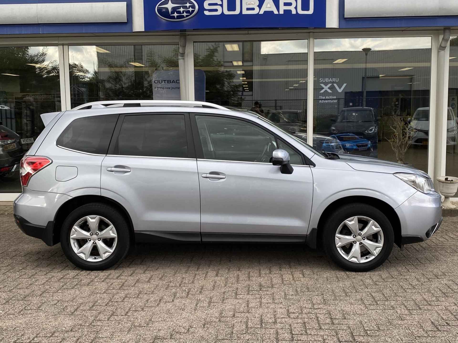 Subaru Forester 2.0 Premium | Stoelverwarming voor | Schuif/kantel dak | Navigatie | Achteruitrijcamera | Trekhaak Afneembaar | - 31/41