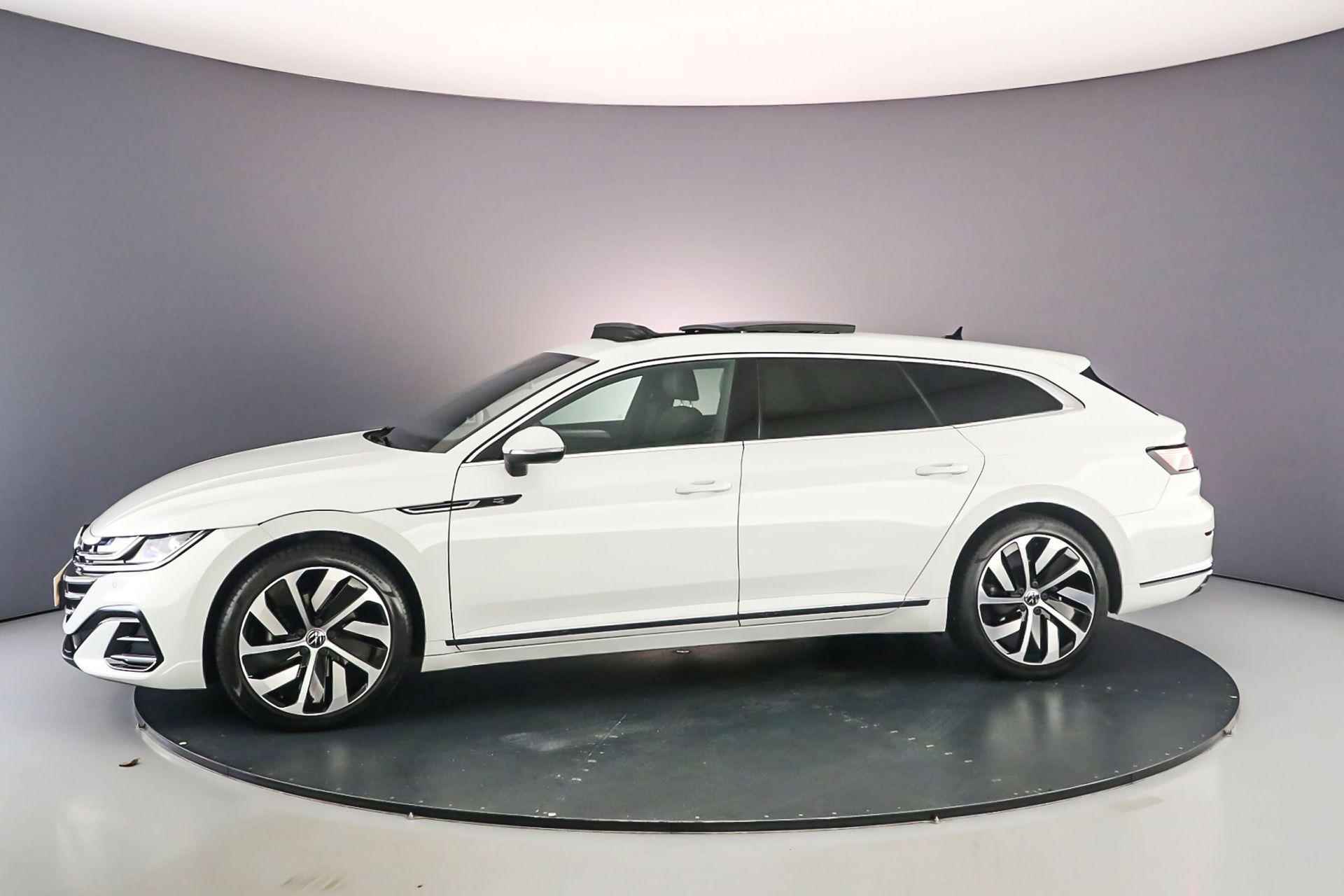 Volkswagen Arteon Shooting Brake R-Line Business+ 1.4 TSI eHybrid 218pk DSG Automaat Trekhaak, Panoramadak, Adaptive cruise control, Elektrische achterklep, Achteruitrijcamera, Navigatie, Stoelverwarming - 2/54