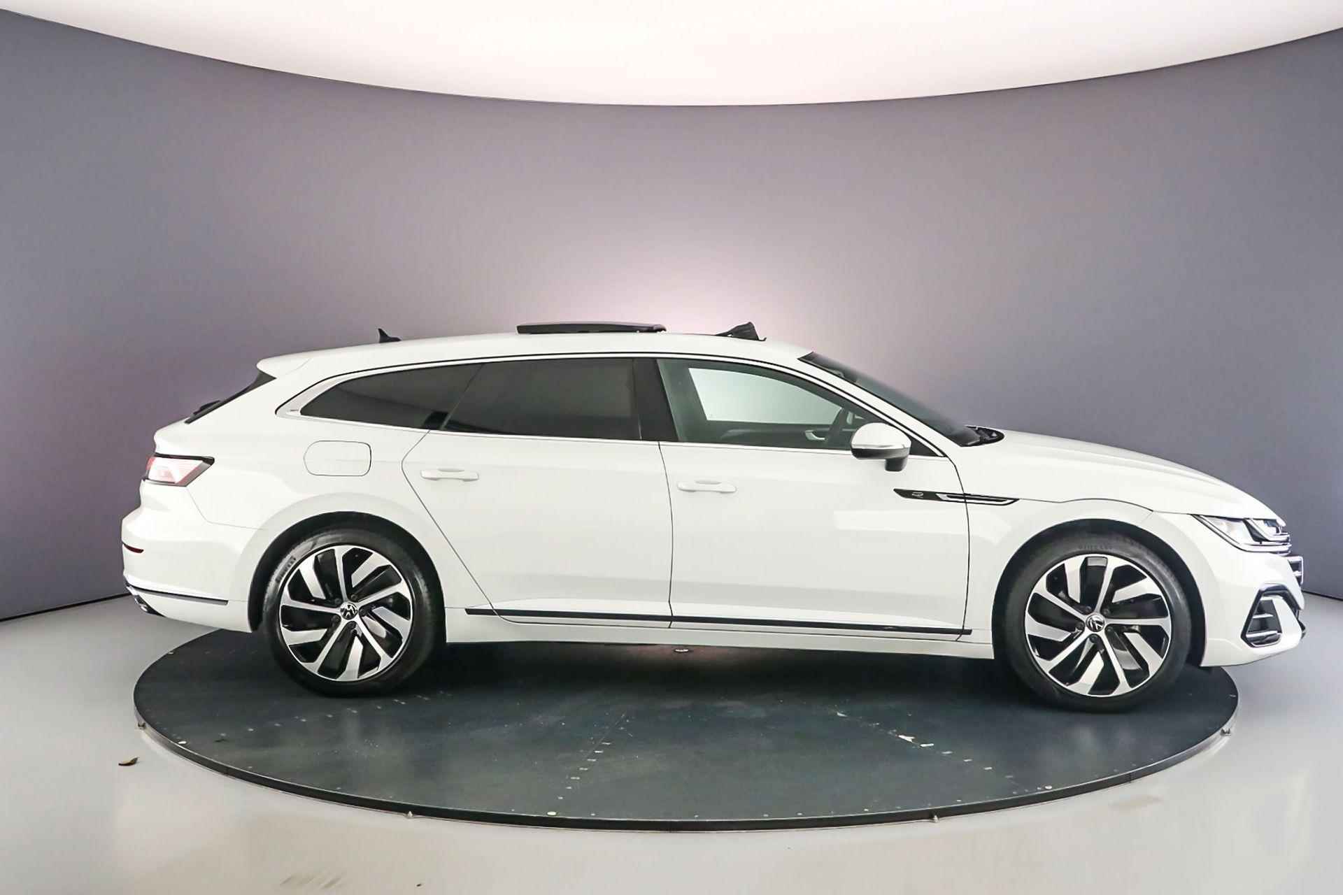 Volkswagen Arteon Shooting Brake R-Line Business+ 1.4 TSI eHybrid 218pk DSG Automaat Trekhaak, Panoramadak, Adaptive cruise control, Elektrische achterklep, Achteruitrijcamera, Navigatie, Stoelverwarming - 7/54