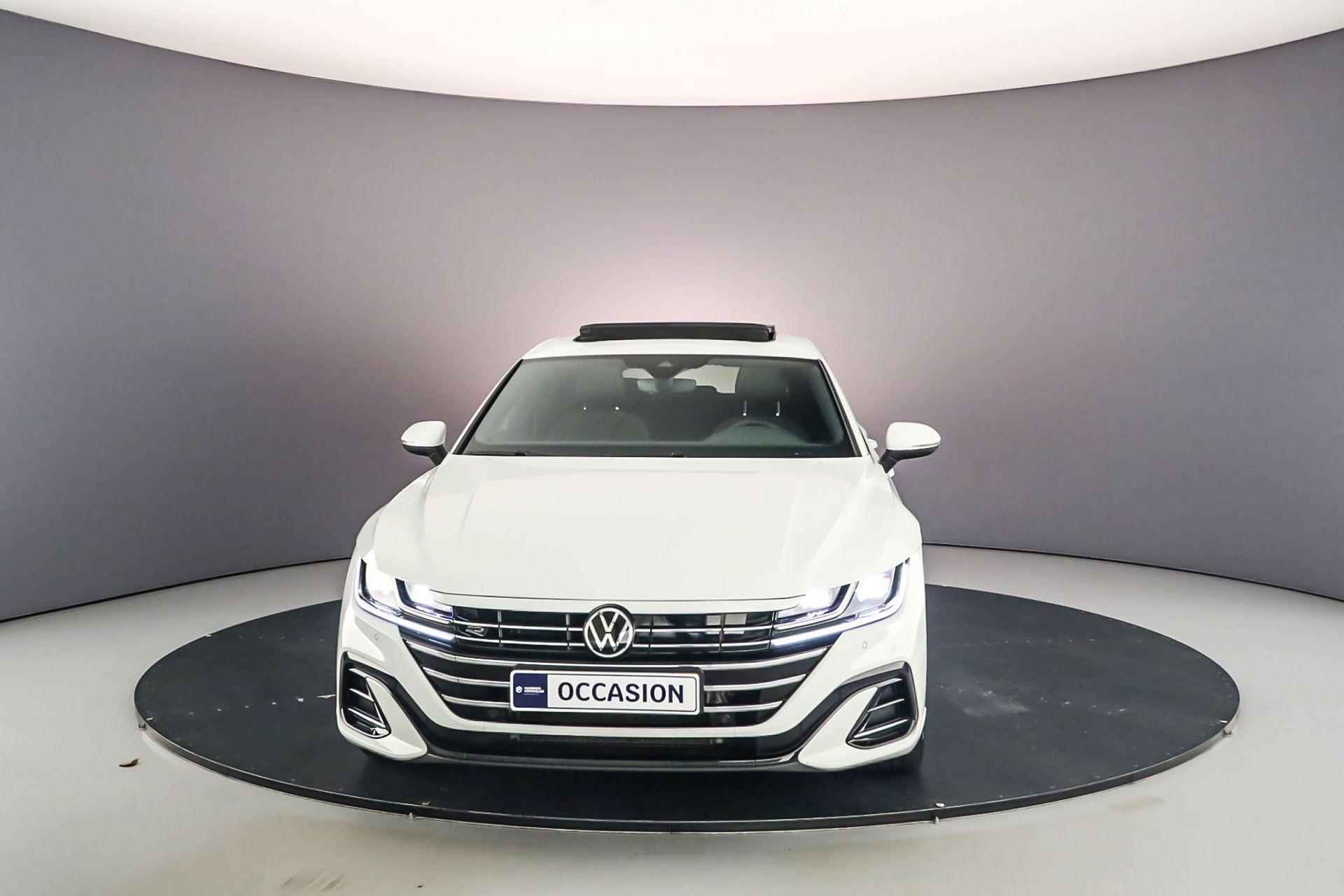 Volkswagen Arteon Shooting Brake R-Line Business+ 1.4 TSI eHybrid 218pk DSG Automaat Trekhaak, Panoramadak, Adaptive cruise control, Elektrische achterklep, Achteruitrijcamera, Navigatie, Stoelverwarming - 9/54