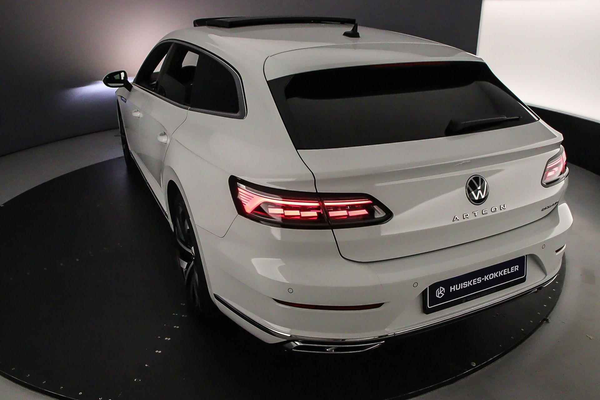 Volkswagen Arteon Shooting Brake R-Line Business+ 1.4 TSI eHybrid 218pk DSG Automaat Trekhaak, Panoramadak, Adaptive cruise control, Elektrische achterklep, Achteruitrijcamera, Navigatie, Stoelverwarming - 44/54