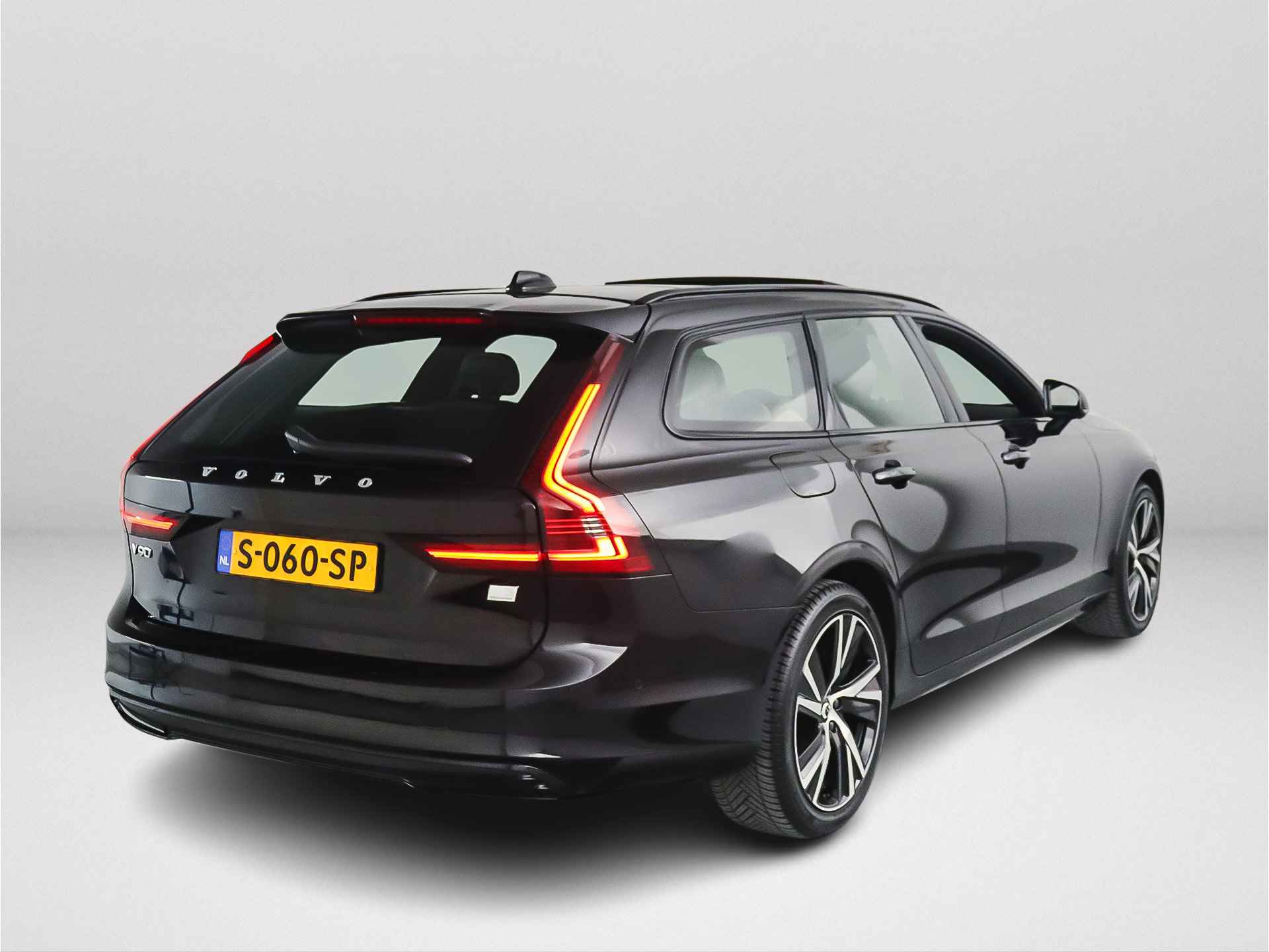 Volvo V90 T6 Recharge AWD Ultimate Dark | Panoramadak | Bowers & Wilkins | Luchtvering | 360º camera - 3/47