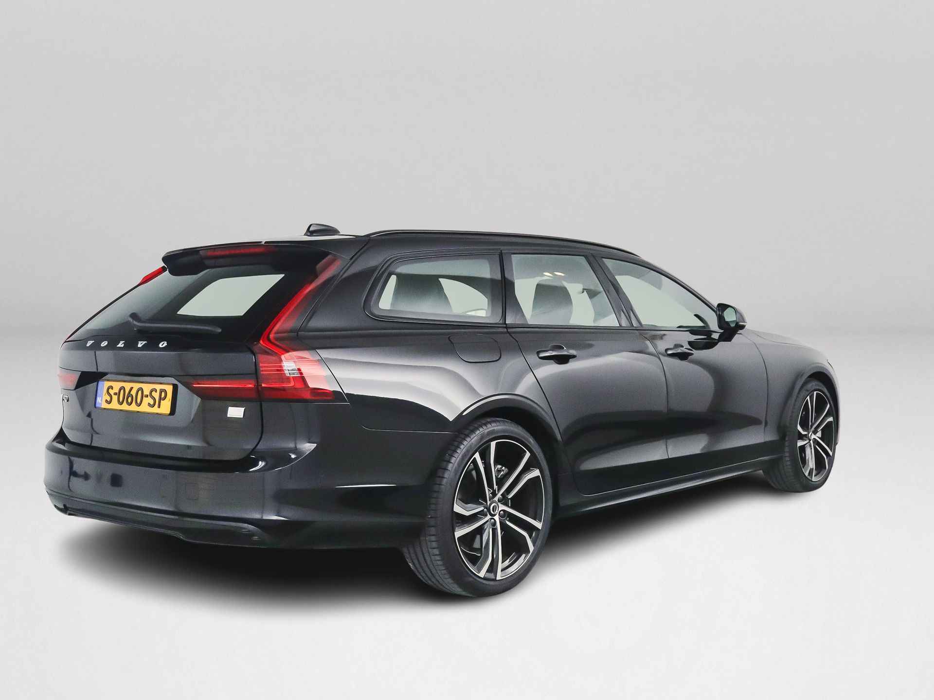 Volvo V90 T6 Aut. Recharge AWD Ultimate Dark | Panoramadak | Bowers & Wilkins | Luchtvering | 360º camera - 3/45