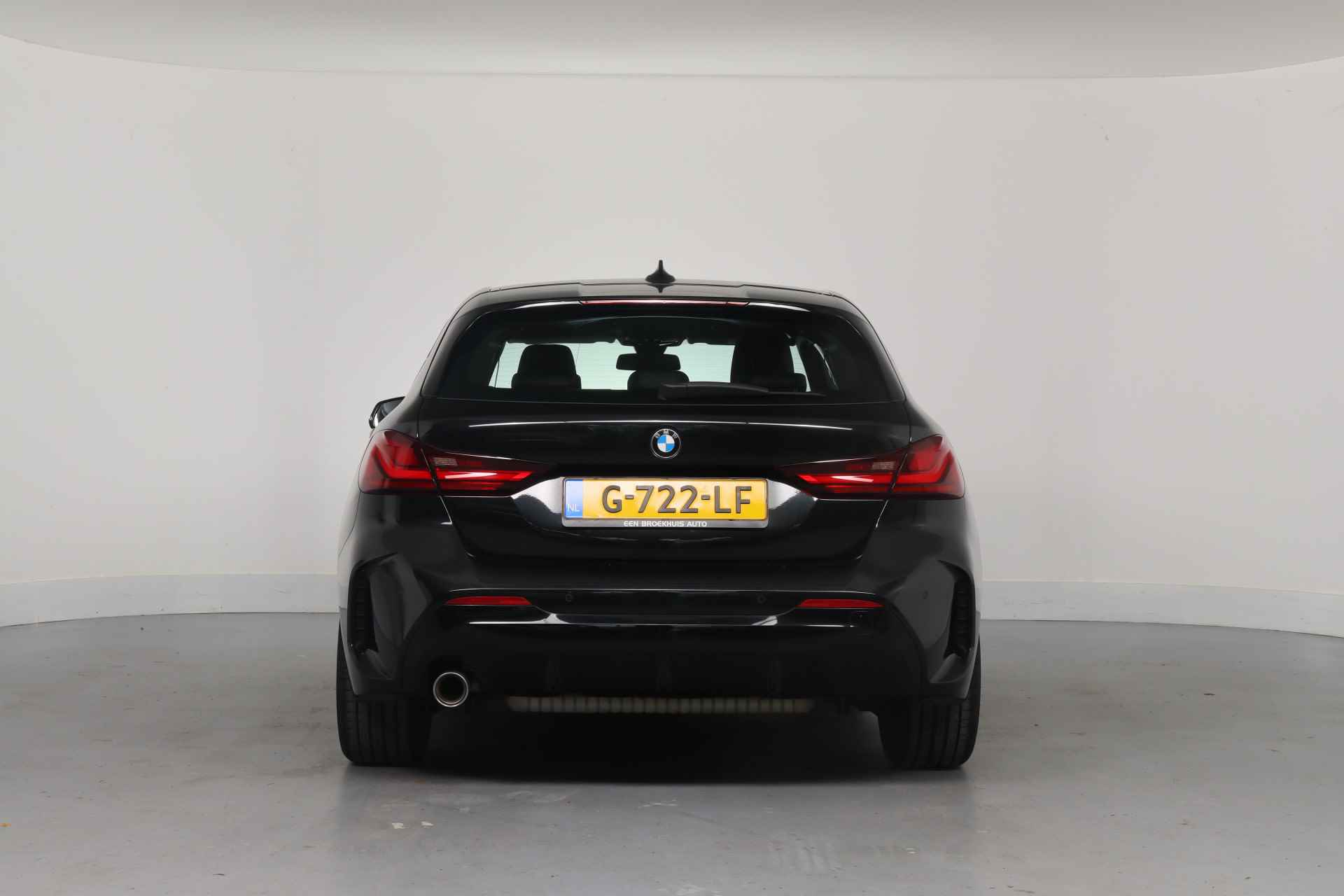 BMW 1-serie 118i Executive Edition | 1e Eigenaar! | Dealer Onderhouden! | M-Pakket | Navi | Clima | LED | Sportstoelen | Parkeersensoren V+A - 7/36