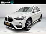 BMW X1 sDrive18i High Executive Trekhaak | Panorama- schuif kanteldak | Automaat | Climate Control | Adaptive Cruise Control | Lichtmetalen Velgen | Navigatie | Parkeersensoren voor- en achter | Stoelverwarming