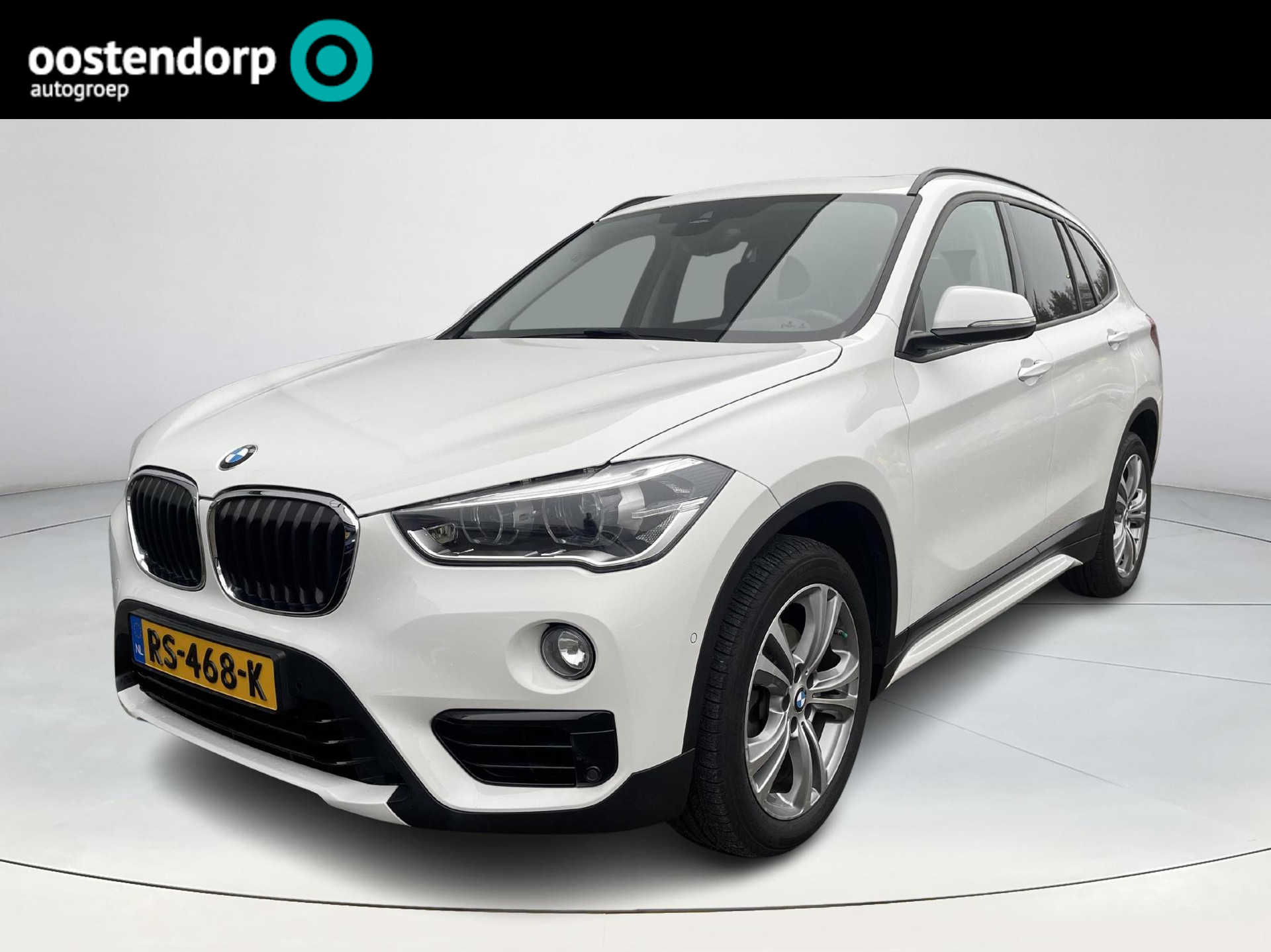 BMW X1 sDrive18i High Executive Trekhaak | Panorama- schuif kanteldak | Automaat | Climate Control | Adaptive Cruise Control | Lichtmetalen Velgen | Navigatie | Parkeersensoren voor- en achter | Stoelverwarming