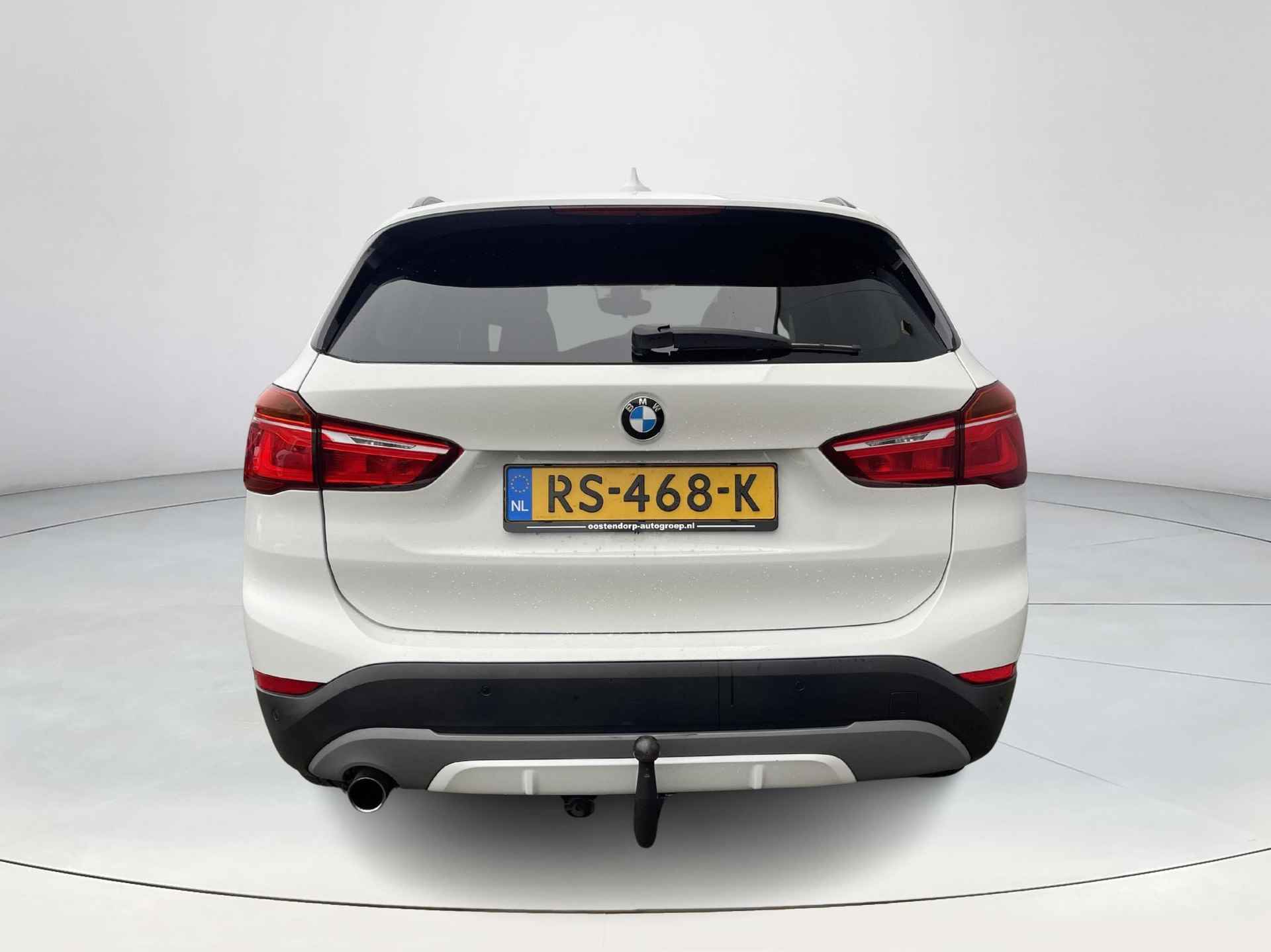 BMW X1 sDrive18i High Executive Trekhaak | Panorama- schuif kanteldak | Automaat | Climate Control | Adaptive Cruise Control | Lichtmetalen Velgen | Navigatie | Parkeersensoren voor- en achter | Stoelverwarming - 5/33