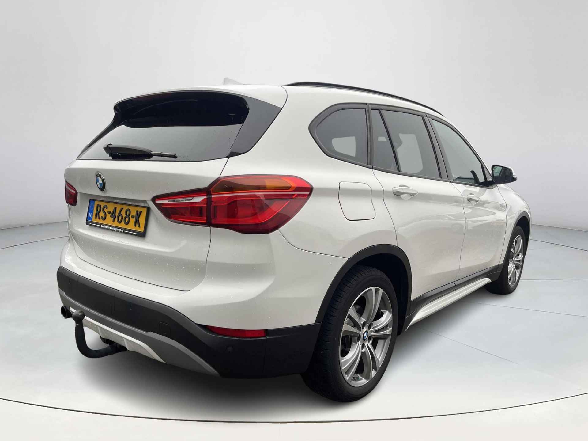 BMW X1 sDrive18i High Executive Trekhaak | Panorama- schuif kanteldak | Automaat | Climate Control | Adaptive Cruise Control | Lichtmetalen Velgen | Navigatie | Parkeersensoren voor- en achter | Stoelverwarming - 6/33