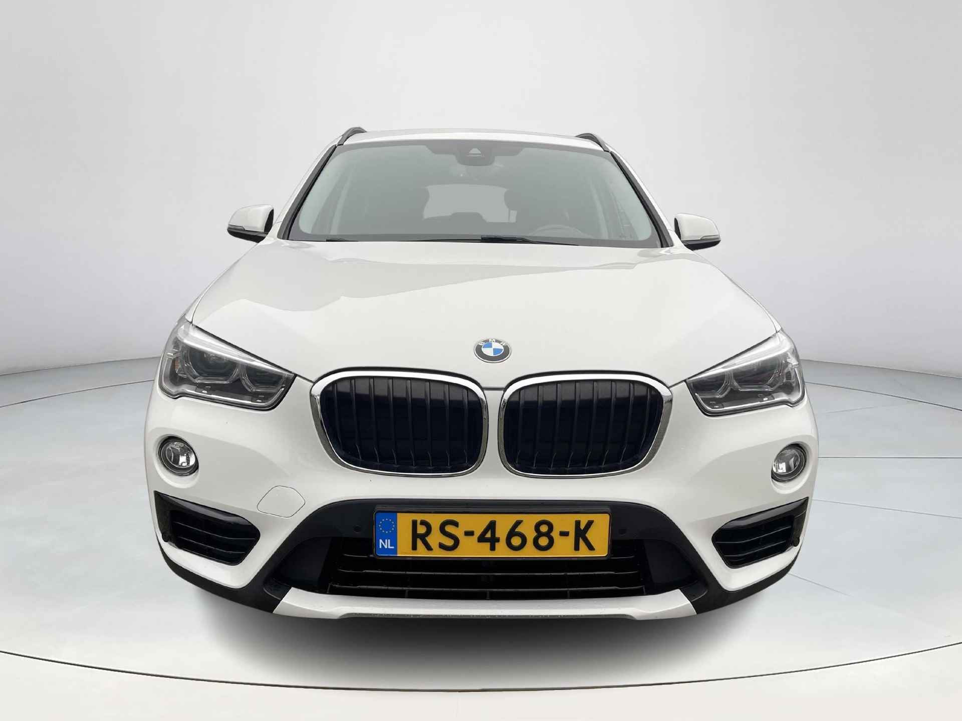 BMW X1 sDrive18i High Executive Trekhaak | Panorama- schuif kanteldak | Automaat | Climate Control | Adaptive Cruise Control | Lichtmetalen Velgen | Navigatie | Parkeersensoren voor- en achter | Stoelverwarming - 9/33