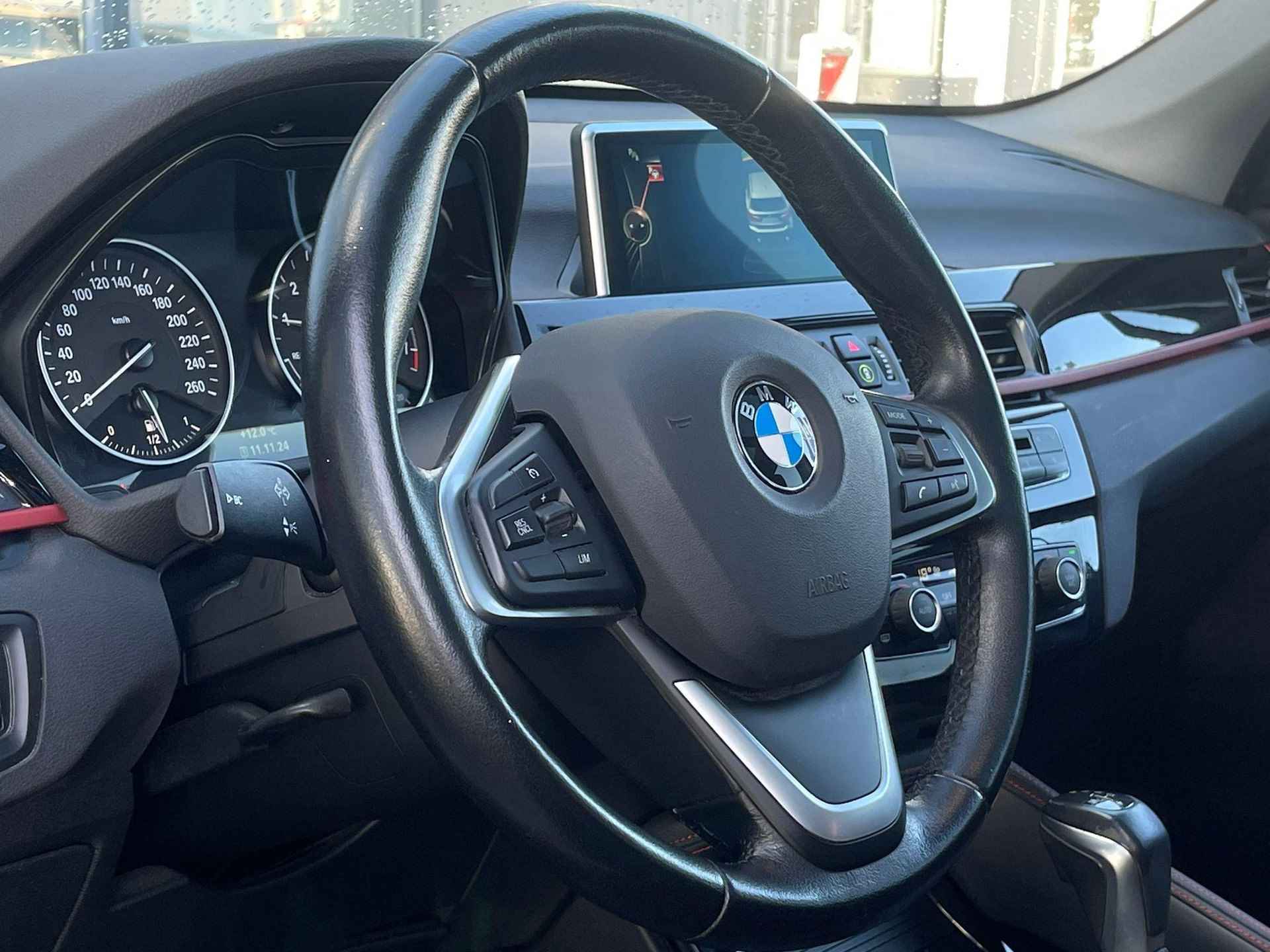 BMW X1 sDrive18i High Executive Trekhaak | Panorama- schuif kanteldak | Automaat | Climate Control | Adaptive Cruise Control | Lichtmetalen Velgen | Navigatie | Parkeersensoren voor- en achter | Stoelverwarming - 25/33