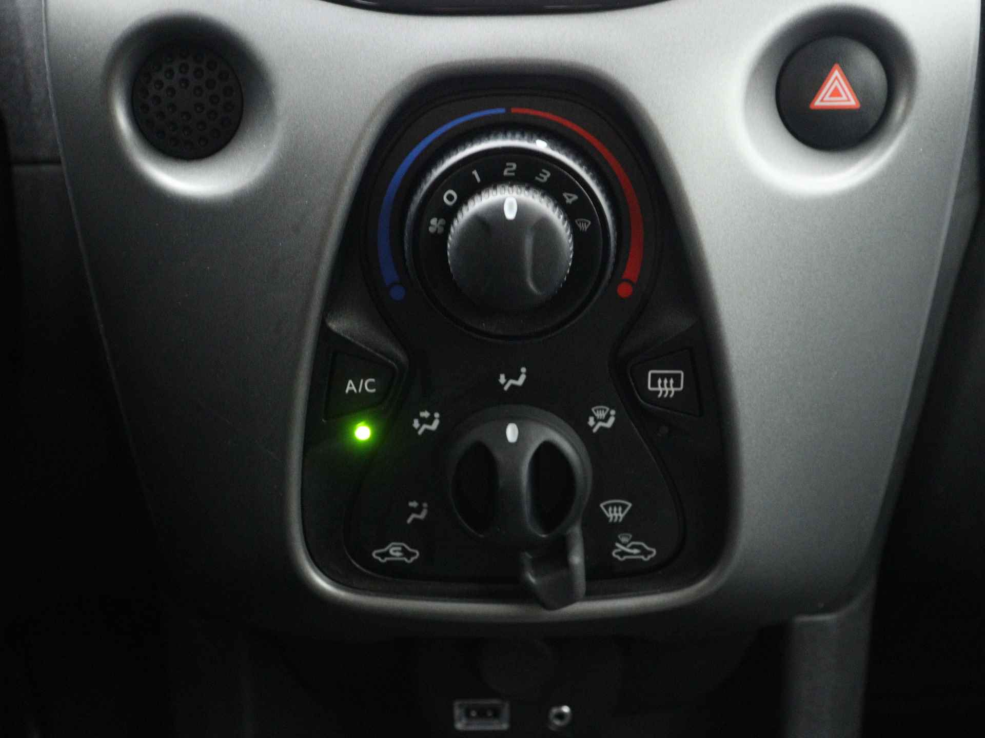 Toyota Aygo 1.0 VVT-i x-play | Camera | Airco | - 11/39