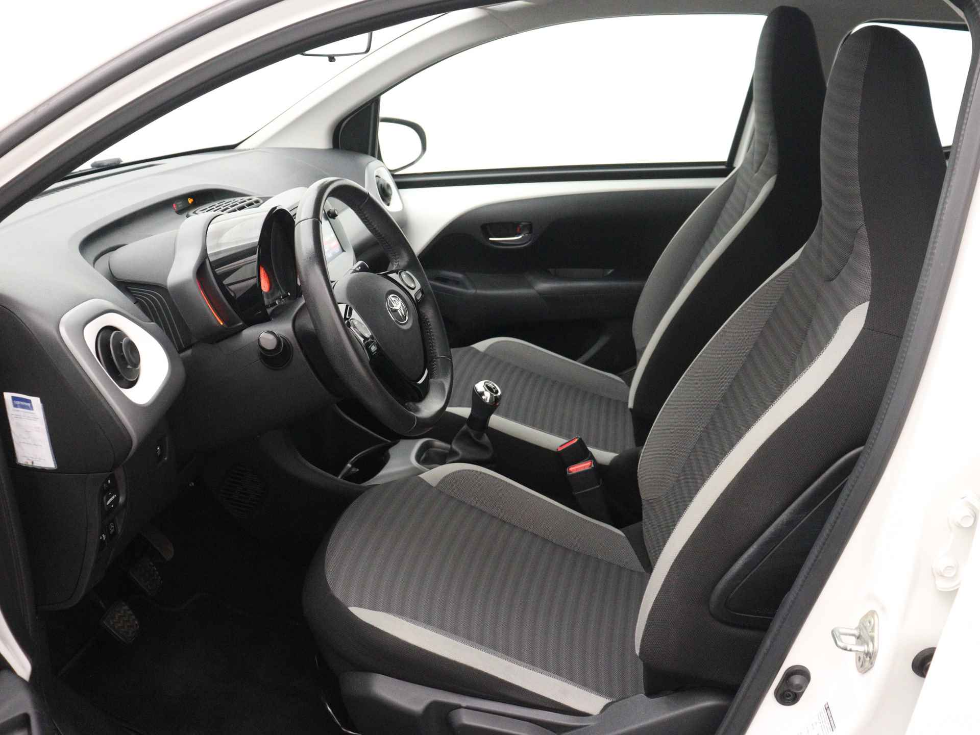 Toyota Aygo 1.0 VVT-i x-play | Camera | Airco | - 18/39