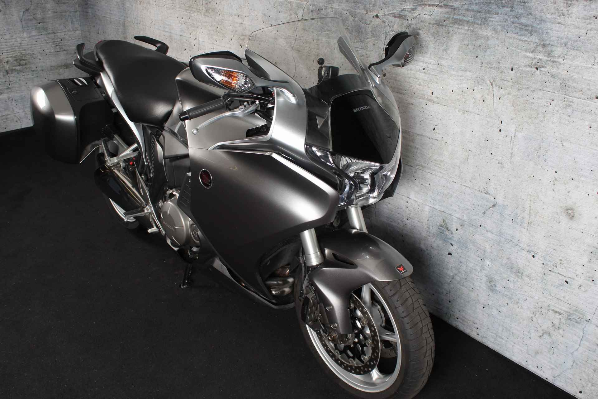 Honda VFR 1200 F C-ABS - 3/19