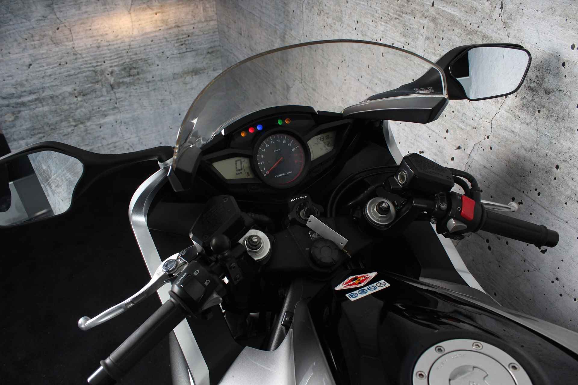 Honda VFR 1200 F C-ABS - 15/19