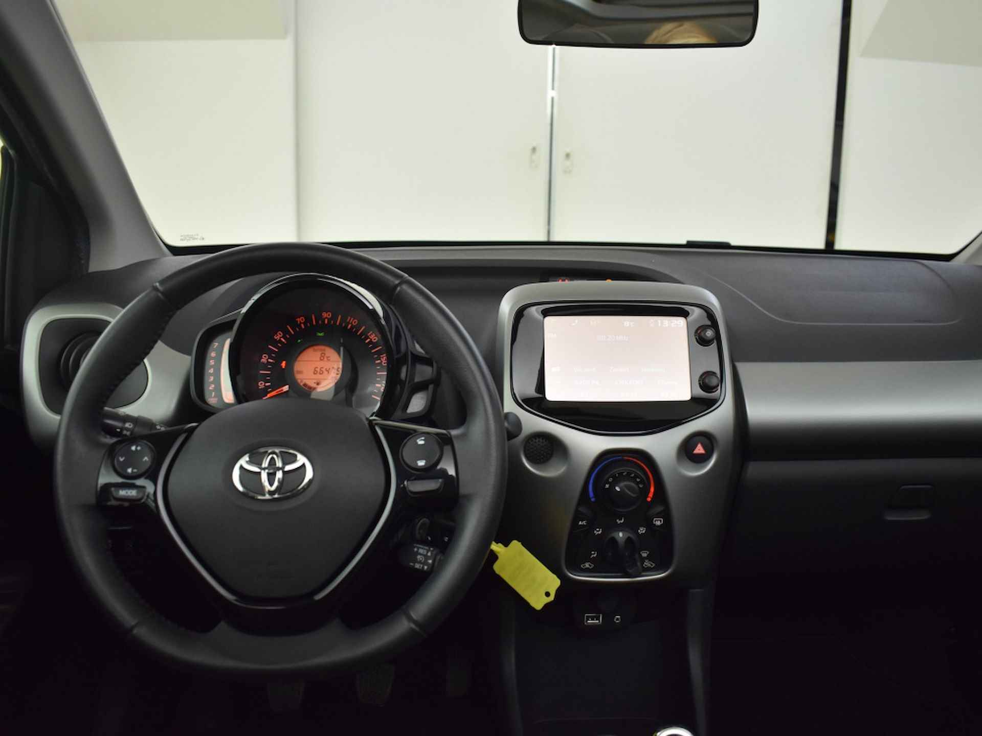 Toyota Aygo 1.0 VVT-i x-wave Cabrio | Navigatie | Camera - 5/27